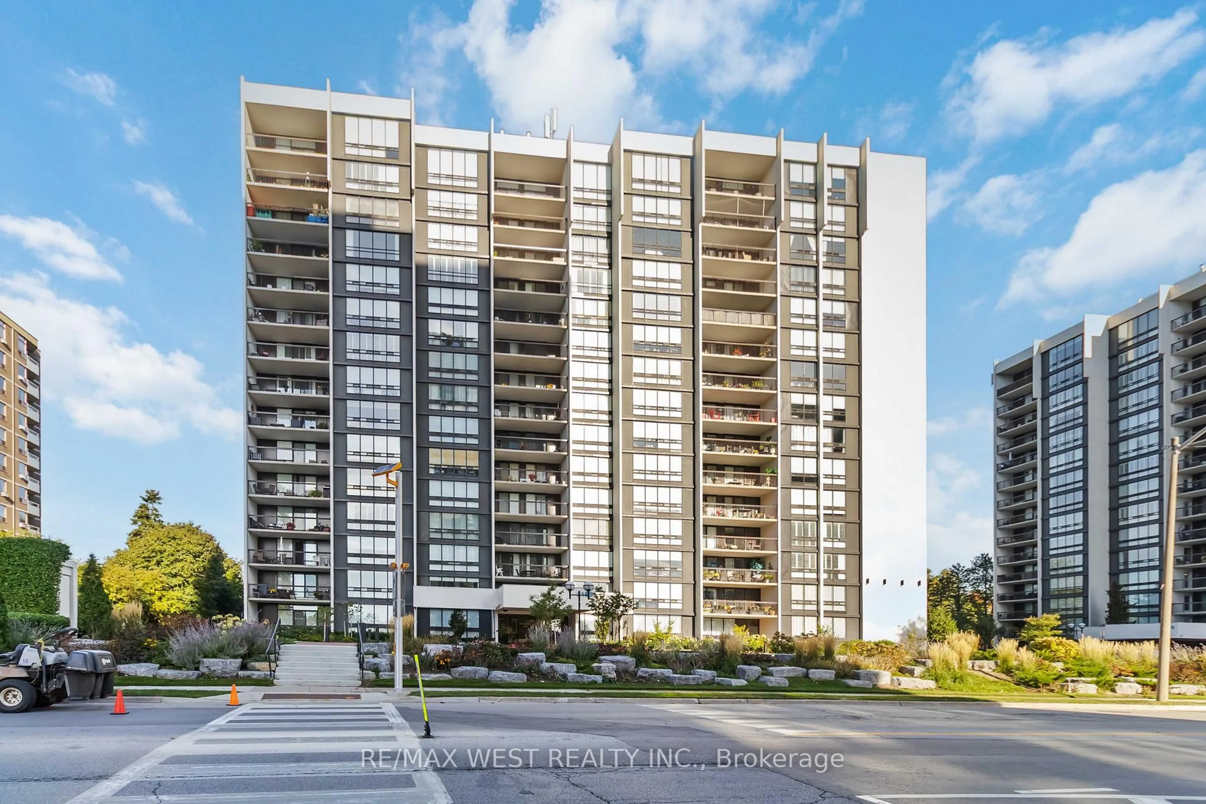 Unknown for 2185 Marine Dr #1108, Oakville Ontario L6L 5L6