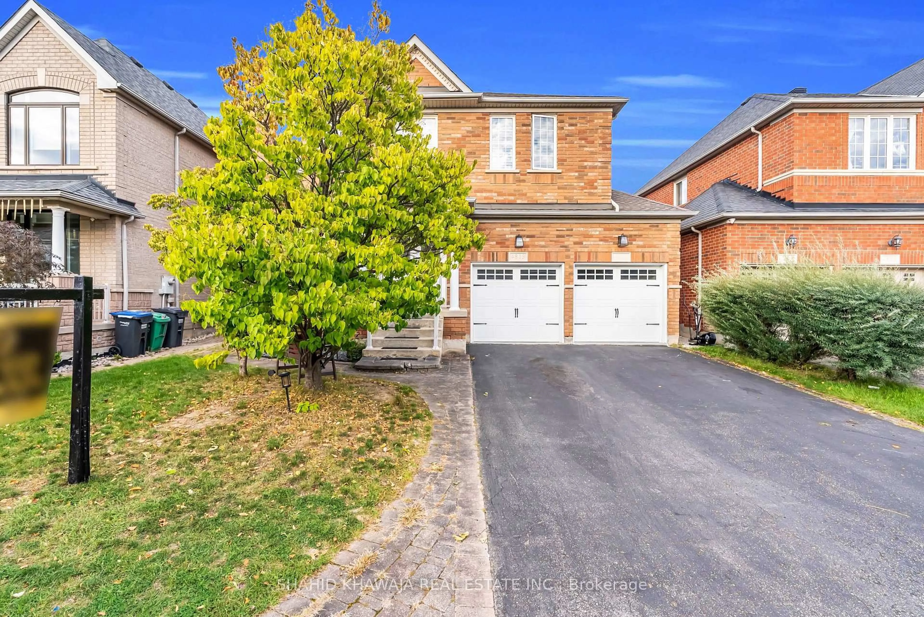 Home with brick exterior material, street for 4813 St. Martin Mews, Mississauga Ontario L5M 7K1