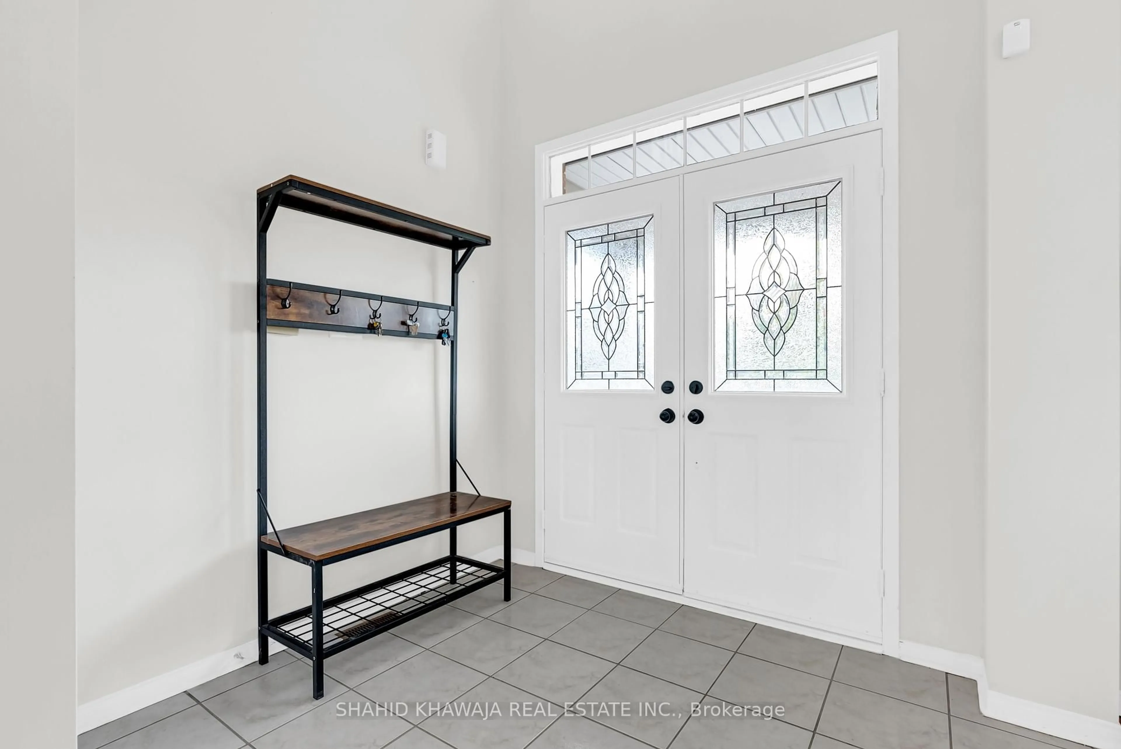 Indoor entryway for 4813 St. Martin Mews, Mississauga Ontario L5M 7K1