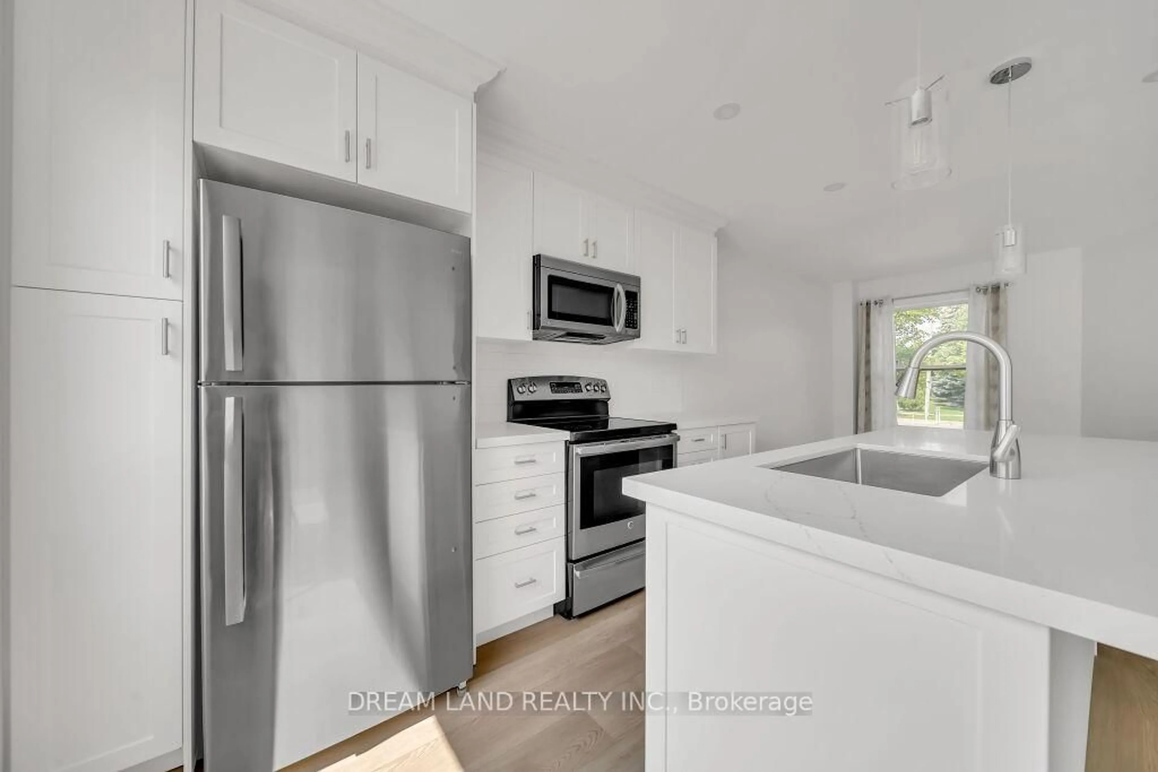 Standard kitchen, unknown for 272 Barber Dr, Halton Hills Ontario L7G 5H1