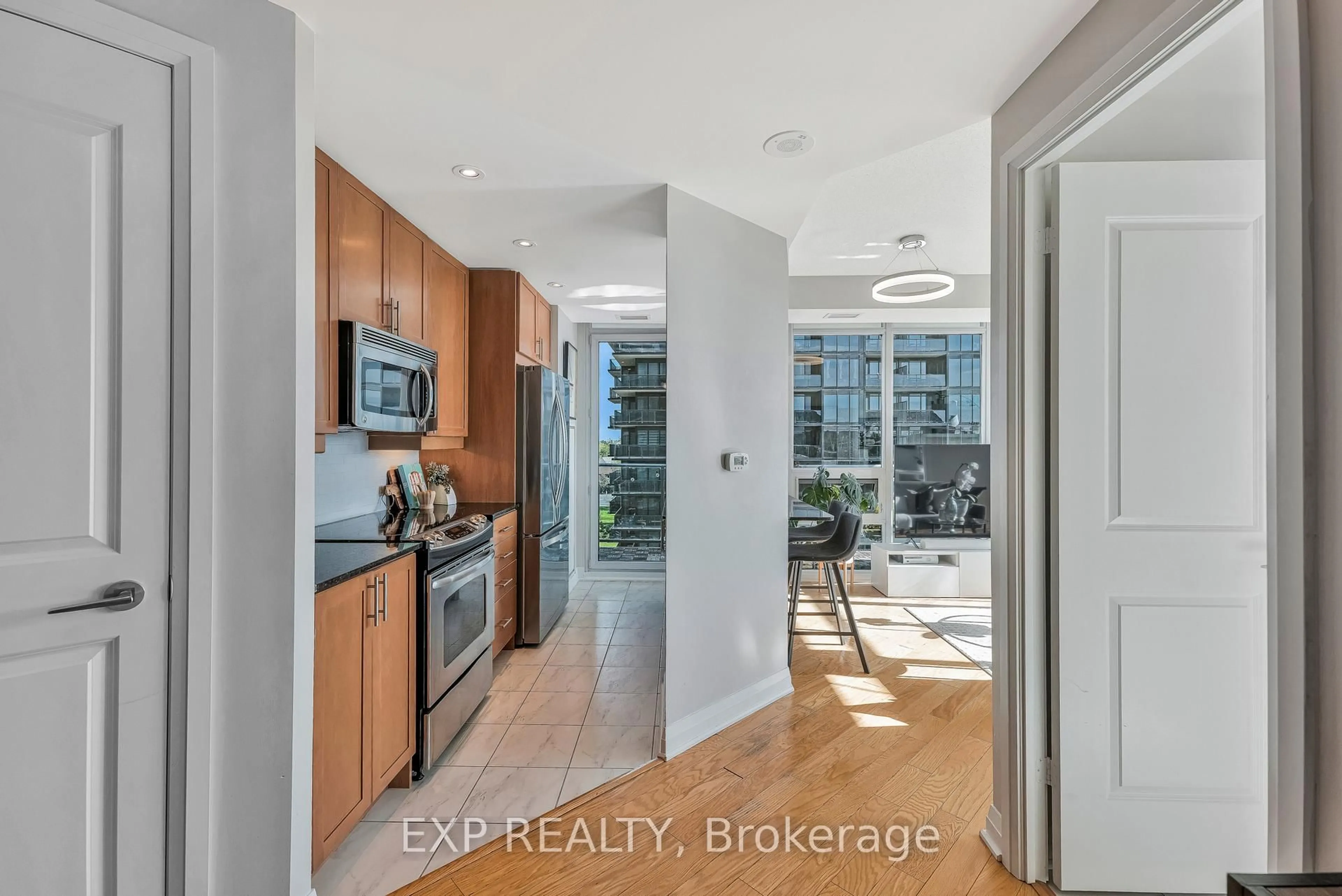 Unknown for 1055 Southdown Rd #611, Mississauga Ontario L5J 0A3