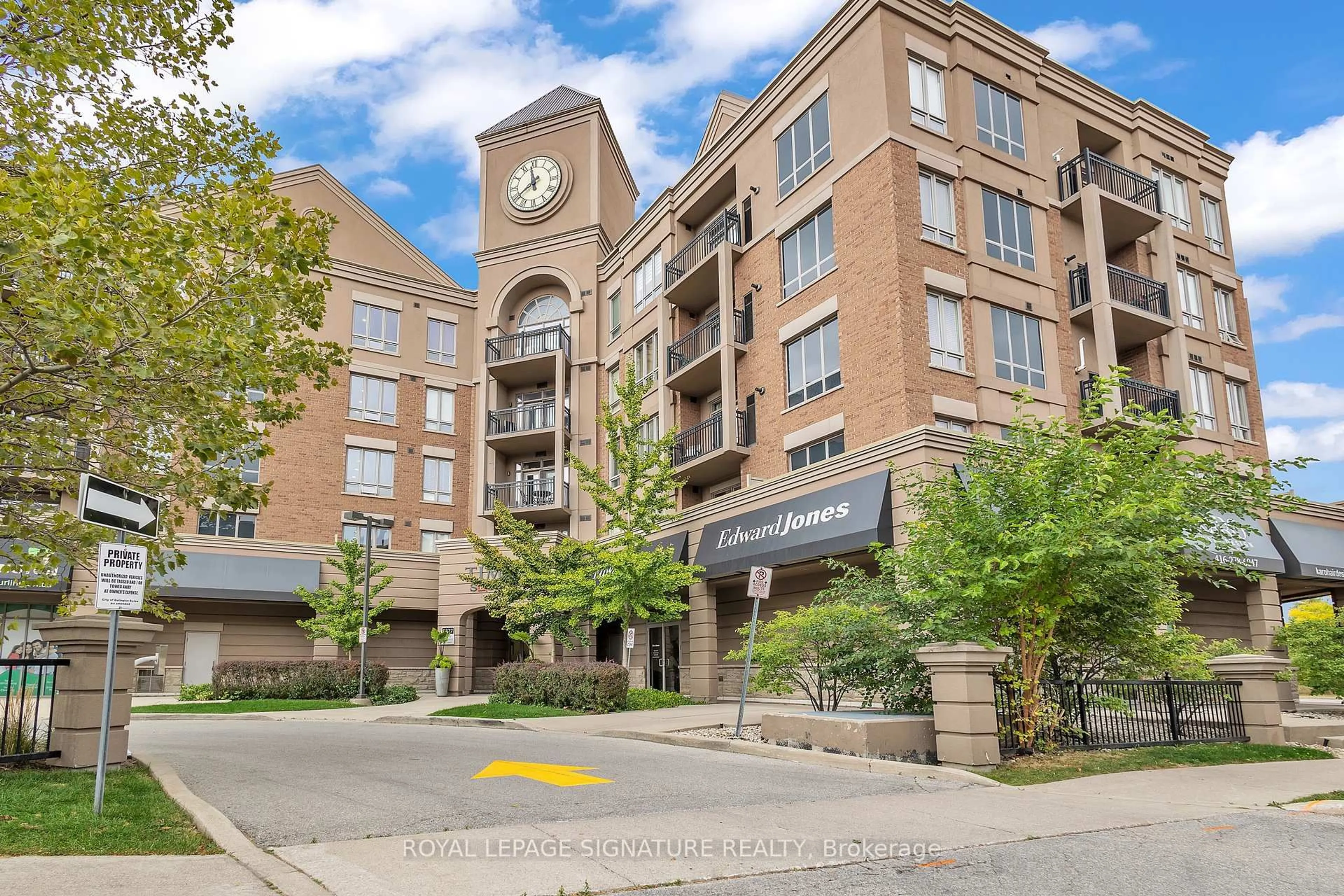 Indoor foyer for 5327 Upper Middle Rd #504, Burlington Ontario L7L 0E9