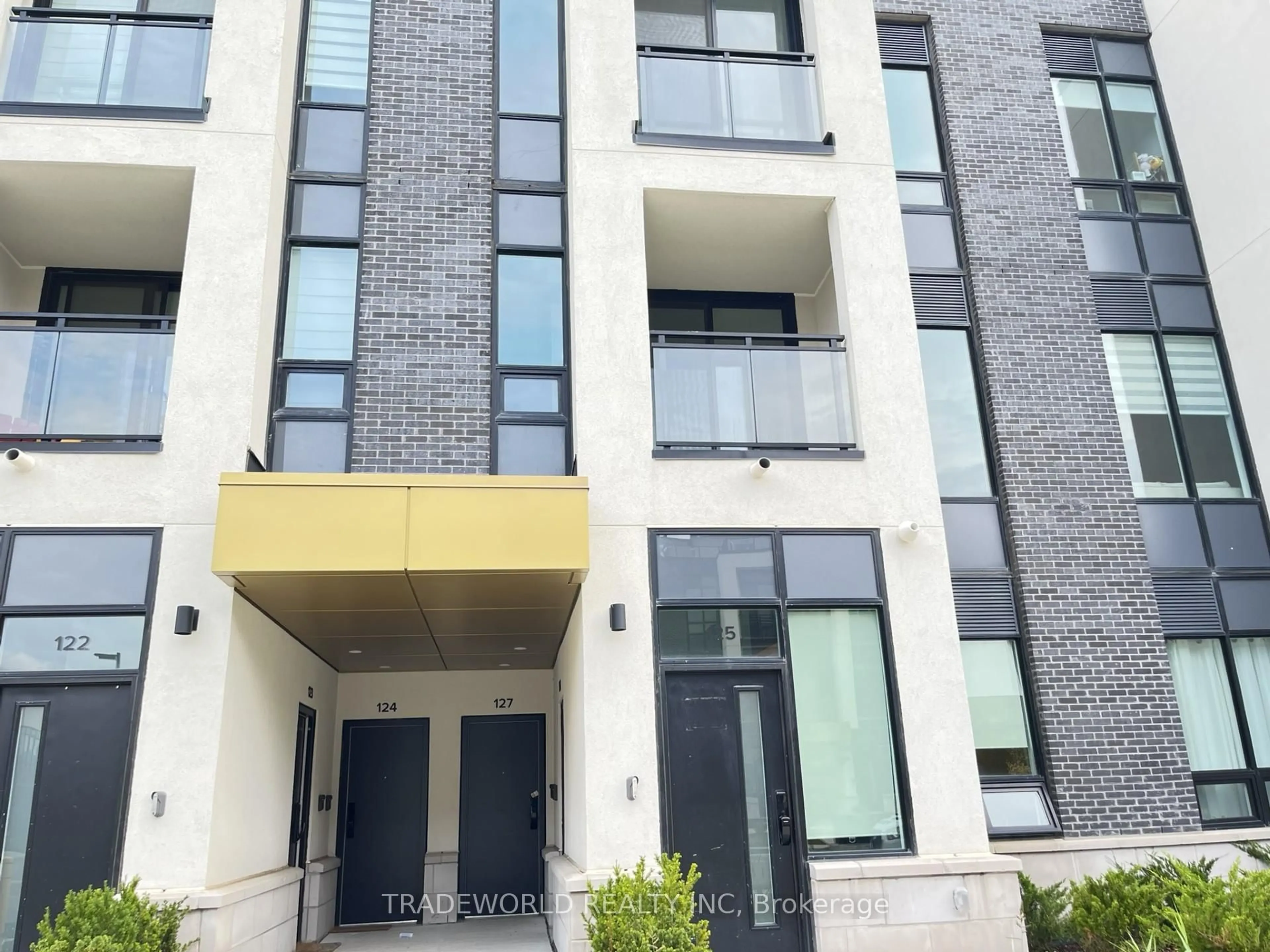 Indoor foyer for 3020 Trailside Dr #127, Oakville Ontario L6M 4M2