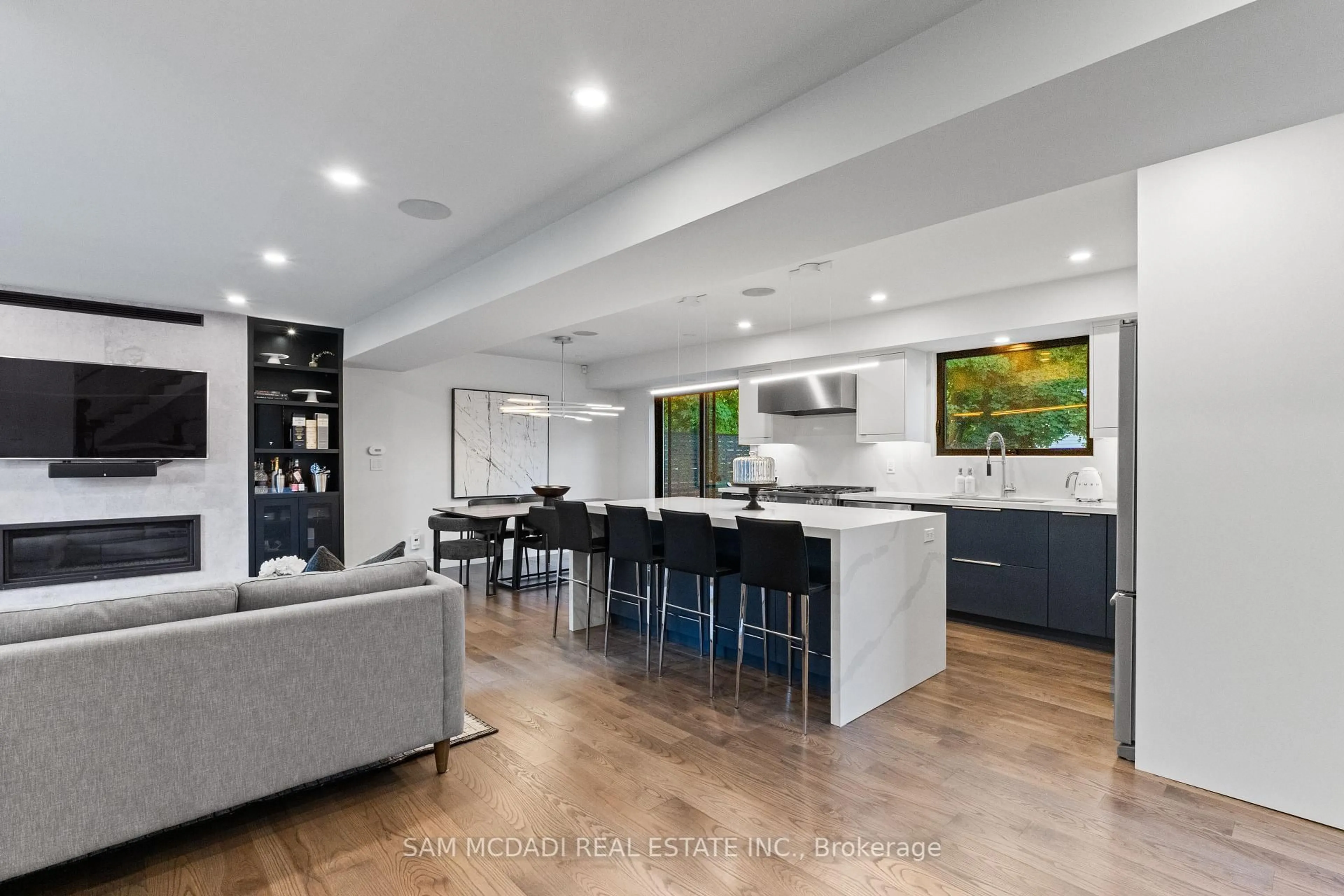 Open concept kitchen, unknown for 1375 Everall Rd, Mississauga Ontario L5J 3L6