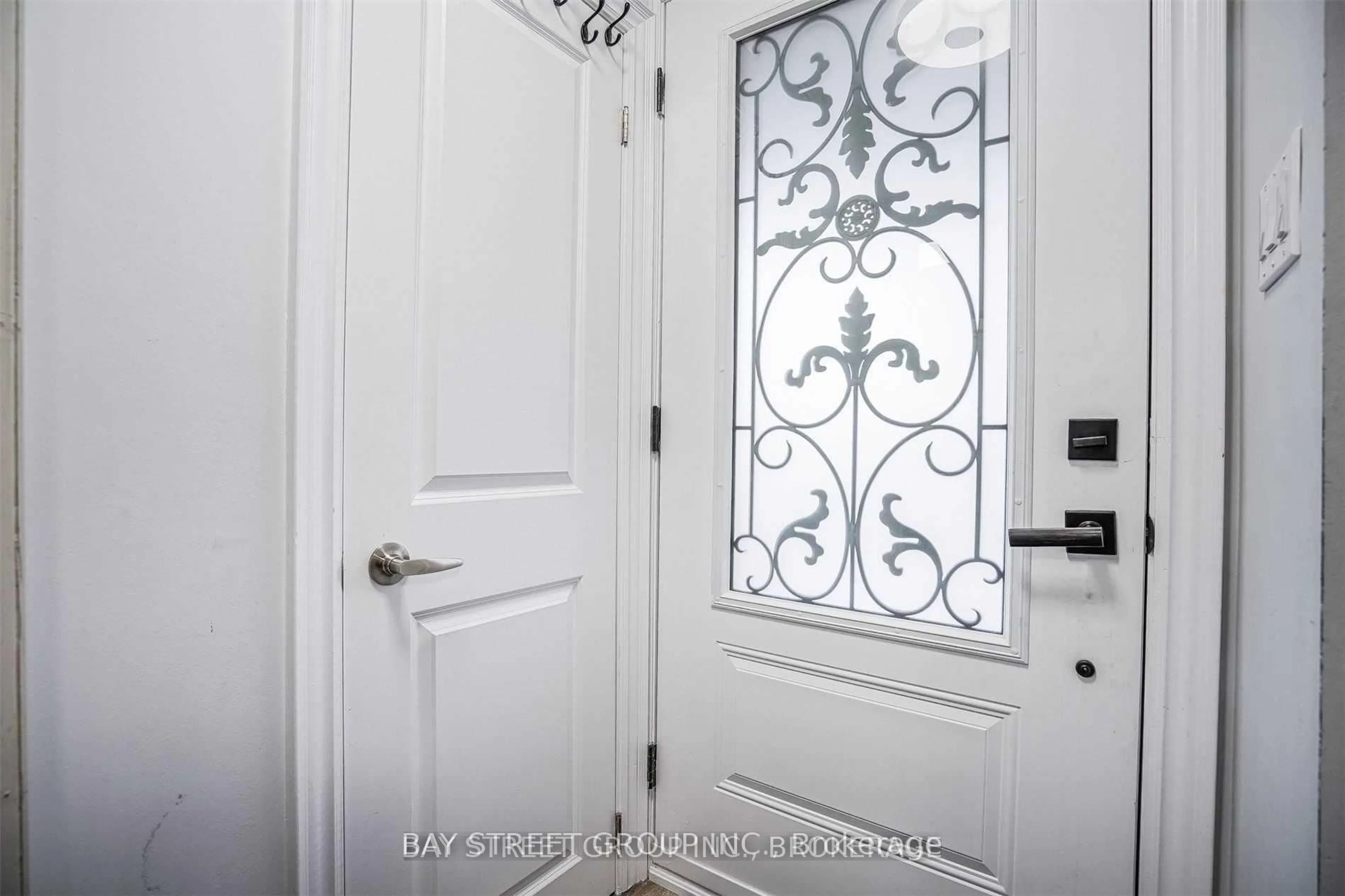 Indoor entryway for 168 Regent Rd, Toronto Ontario M3K 1H7