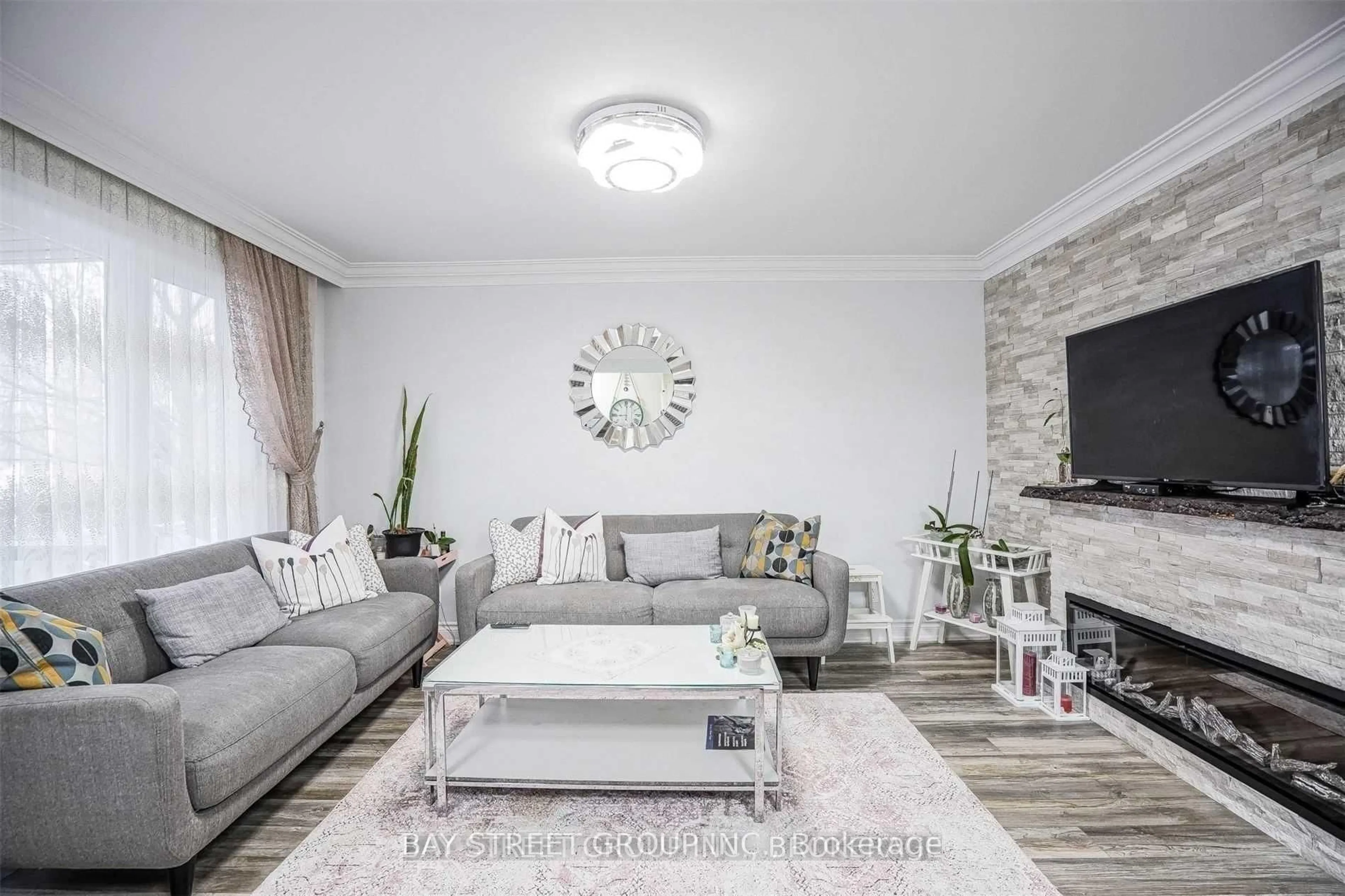 Living room with furniture, unknown for 168 Regent Rd, Toronto Ontario M3K 1H7