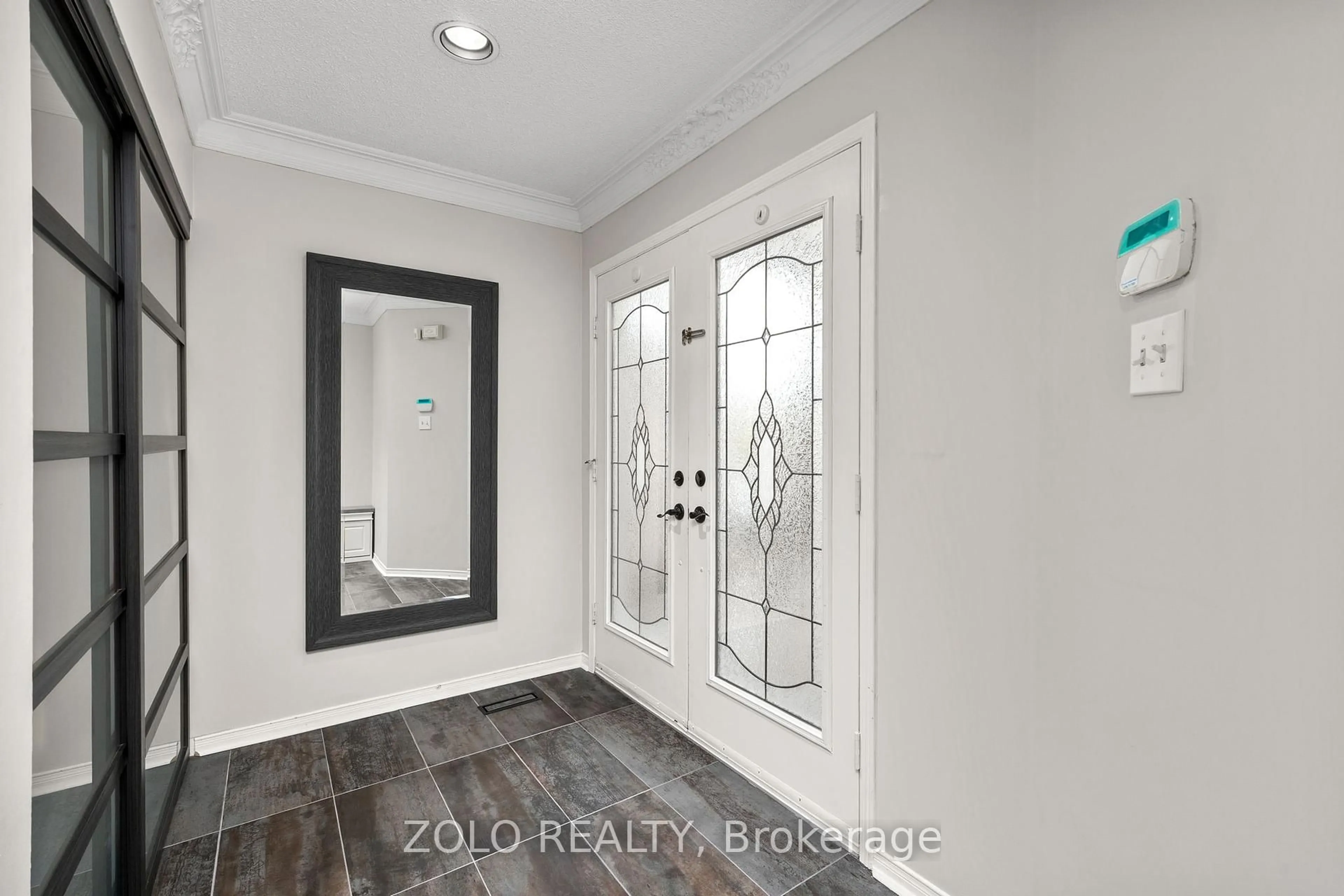 Indoor entryway for 49 Sandyshores Dr, Brampton Ontario L6R 2H3