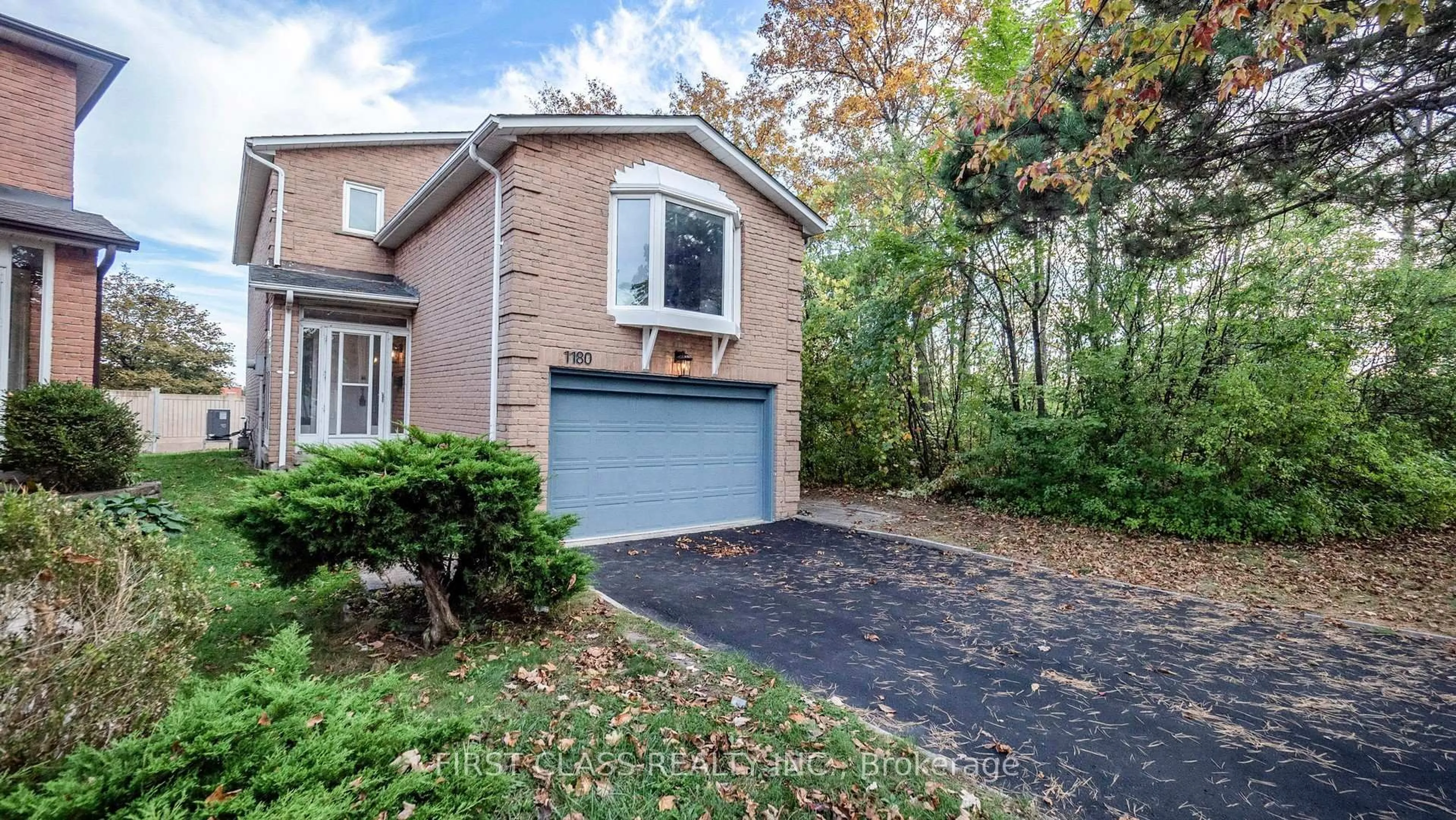Home with brick exterior material, street for 1180 Shagbark Cres, Mississauga Ontario L5C 3P3