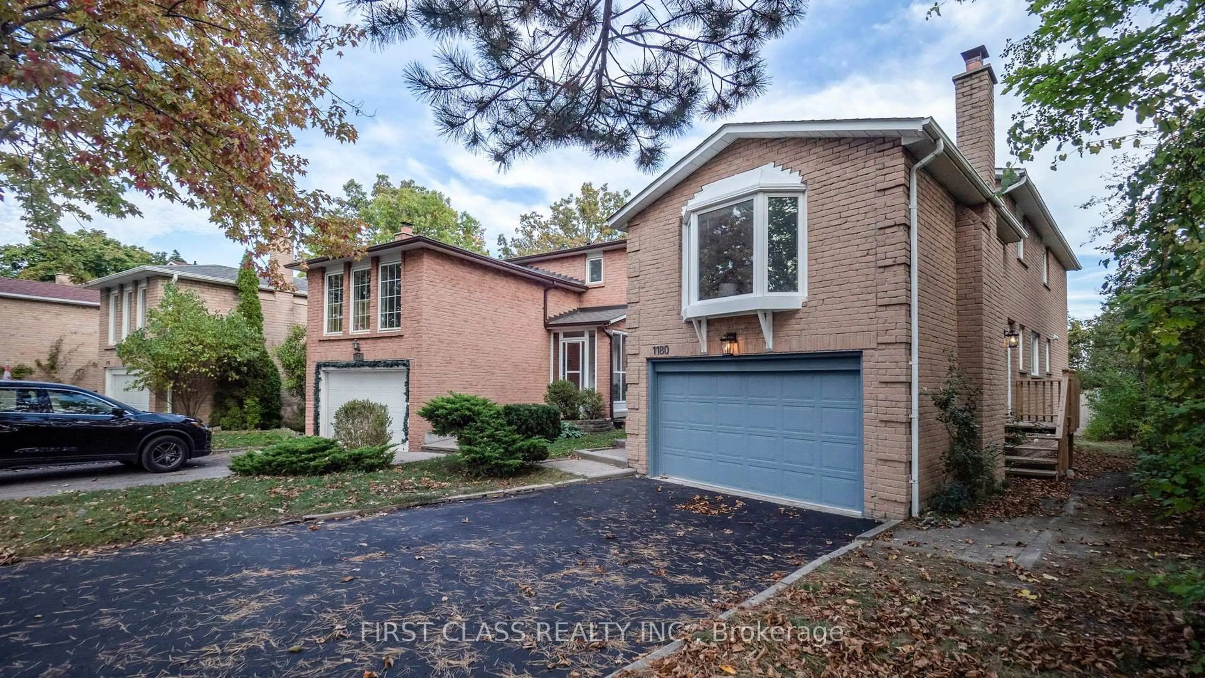 Home with brick exterior material, street for 1180 Shagbark Cres, Mississauga Ontario L5C 3P3