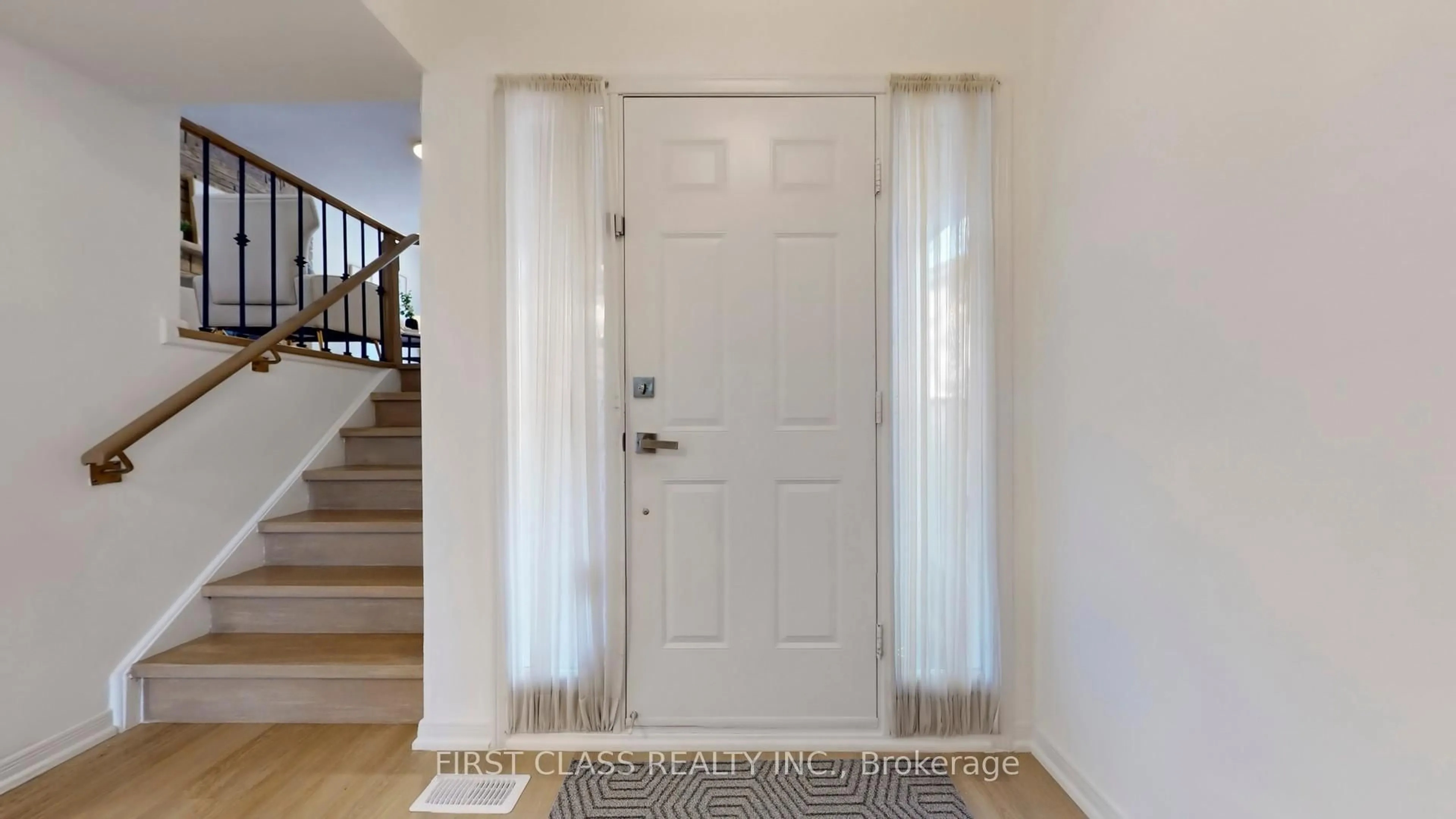 Indoor entryway for 1180 Shagbark Cres, Mississauga Ontario L5C 3P3