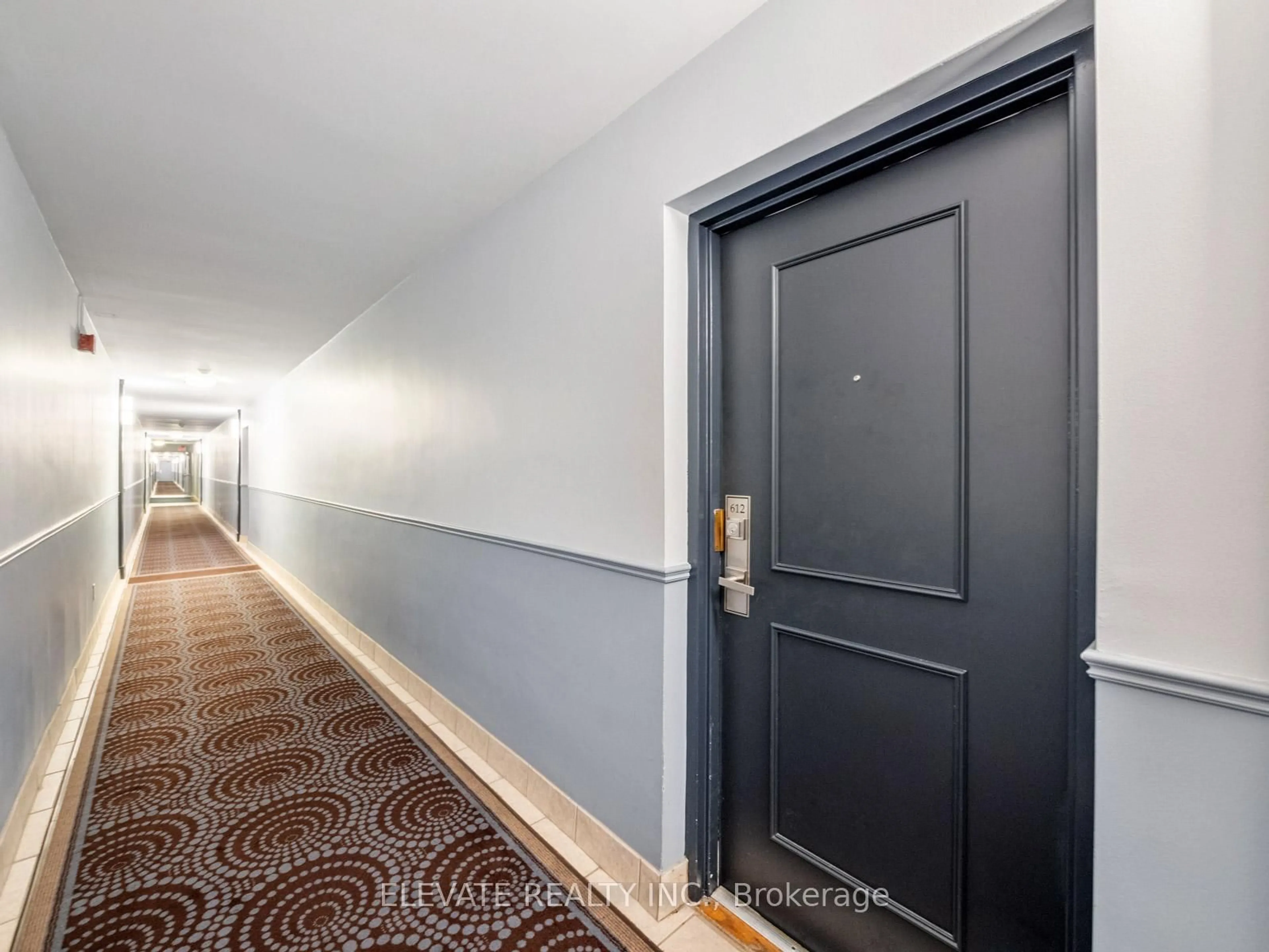 Indoor foyer for 1660 Bloor St #612, Mississauga Ontario L4X 1R9