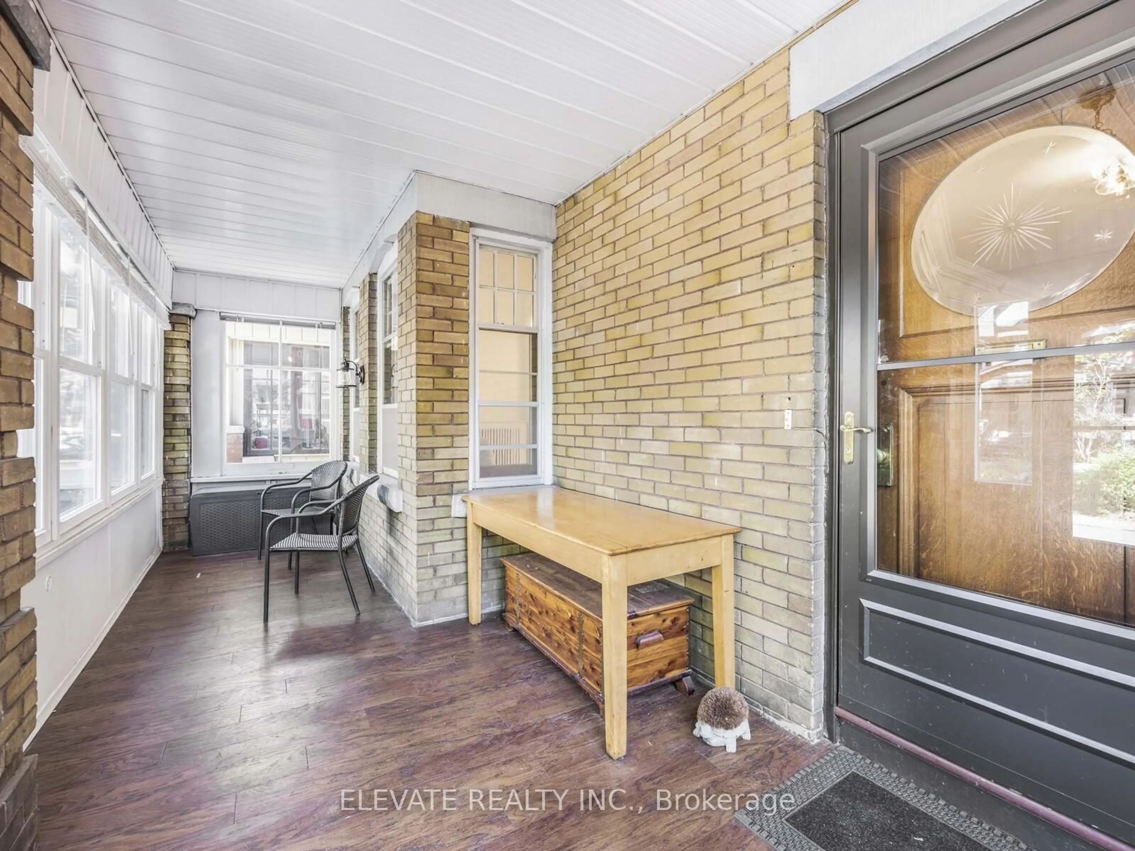 Indoor entryway for 127 Westminster Ave, Toronto Ontario M6R 1N6
