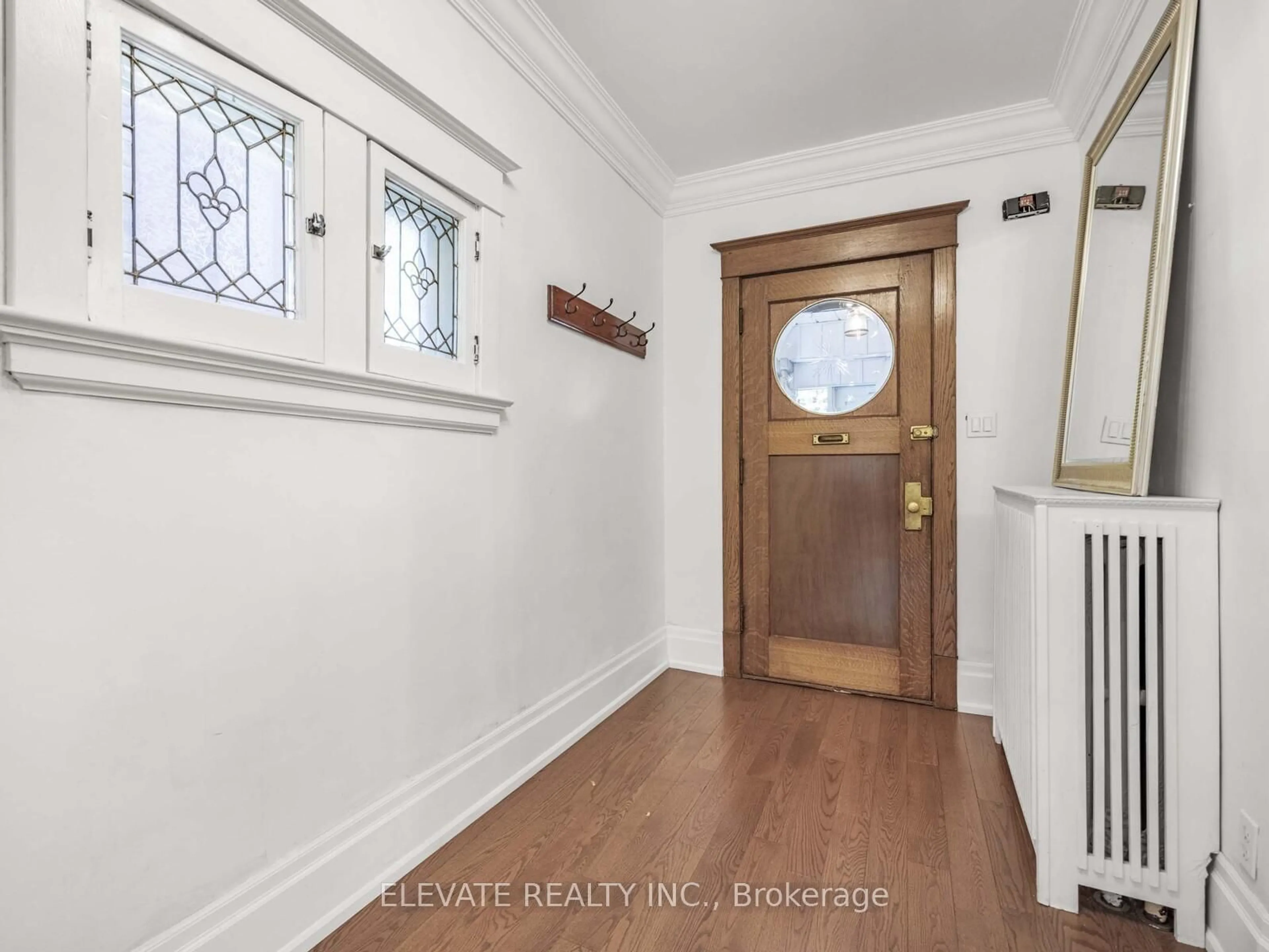 Indoor entryway for 127 Westminster Ave, Toronto Ontario M6R 1N6