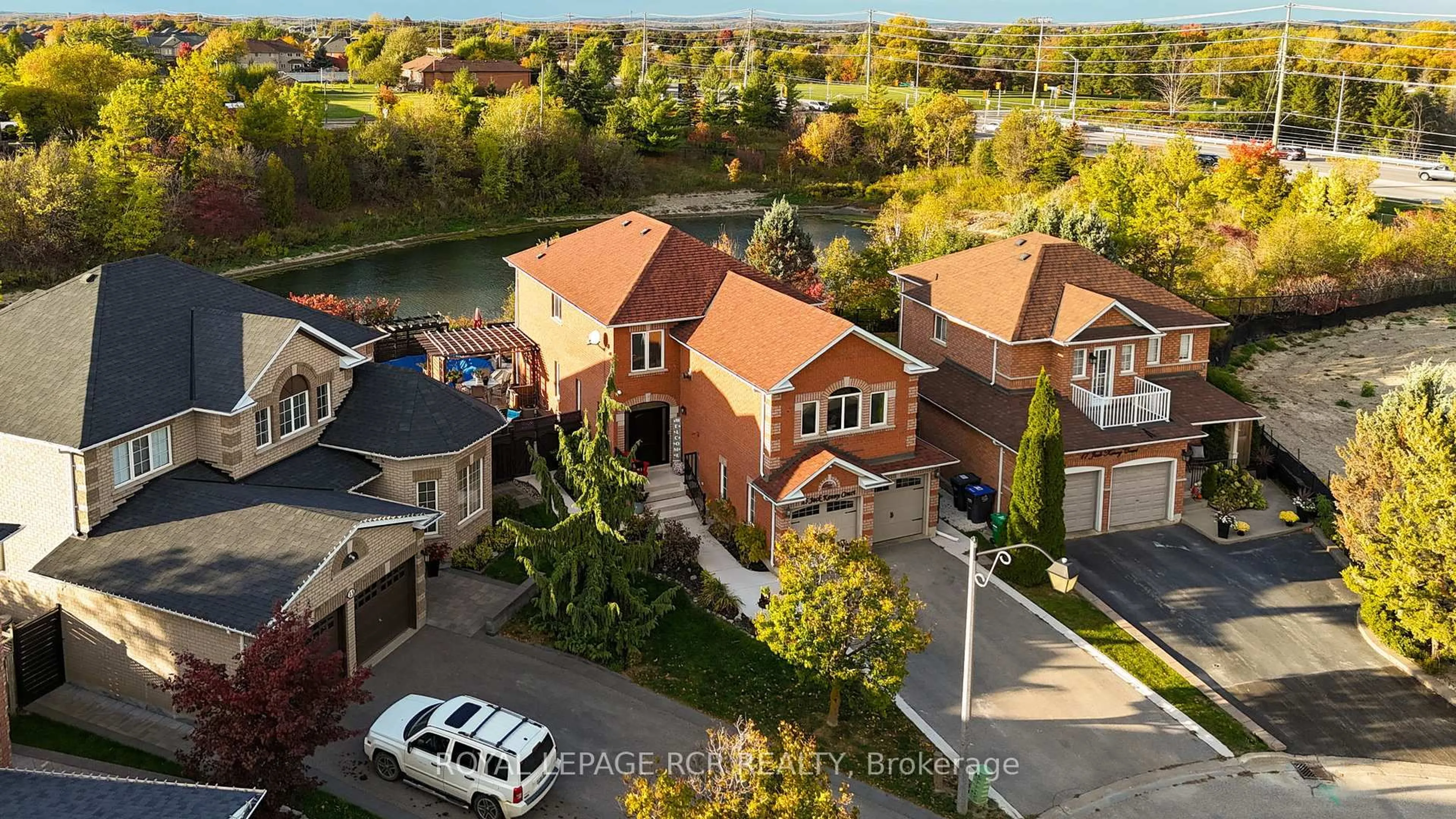 A pic from outside/outdoor area/front of a property/back of a property/a pic from drone, unknown for 15 Jack Kenny Crt, Caledon Ontario L7E 2M5