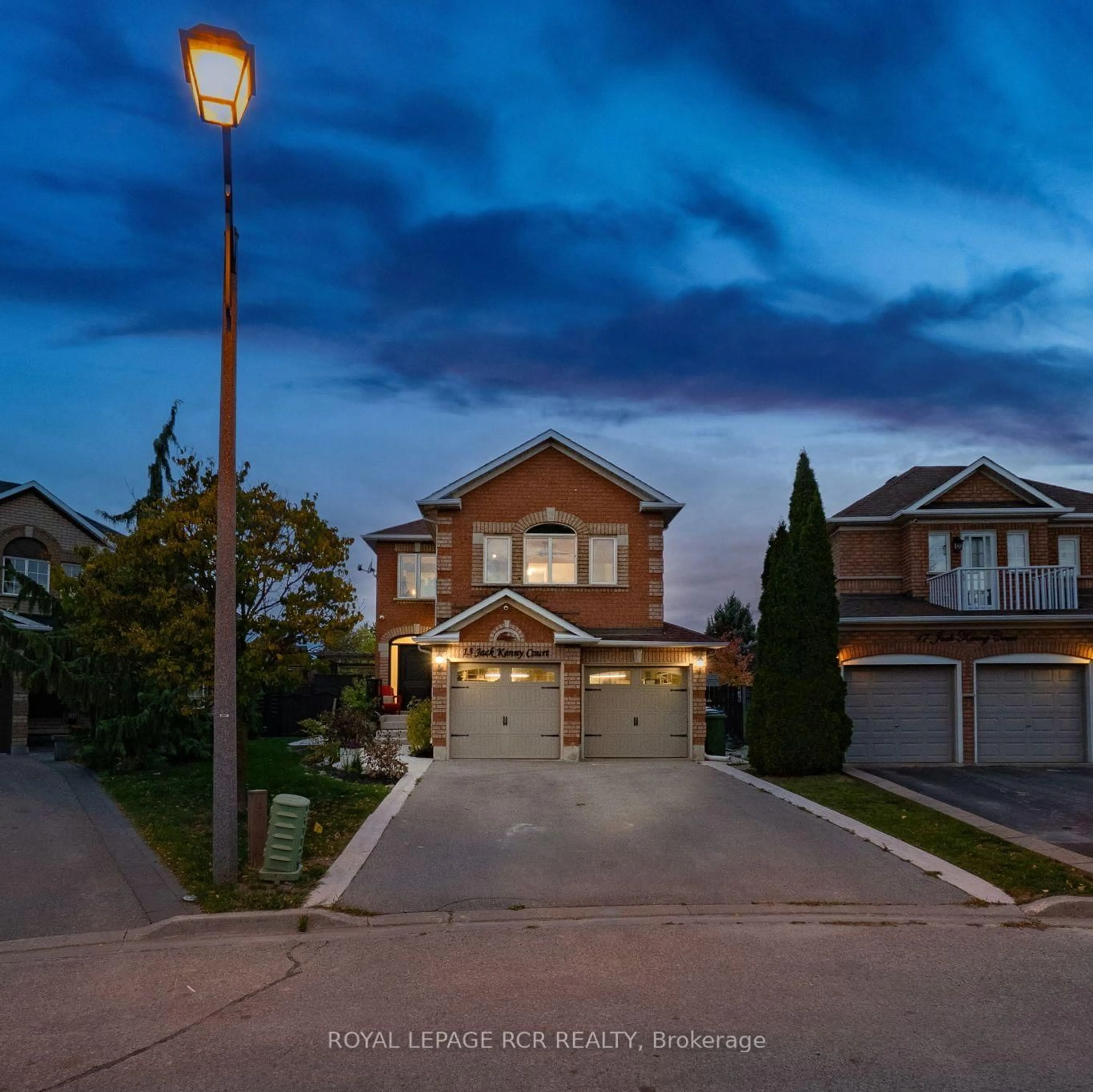 A pic from outside/outdoor area/front of a property/back of a property/a pic from drone, street for 15 Jack Kenny Crt, Caledon Ontario L7E 2M5
