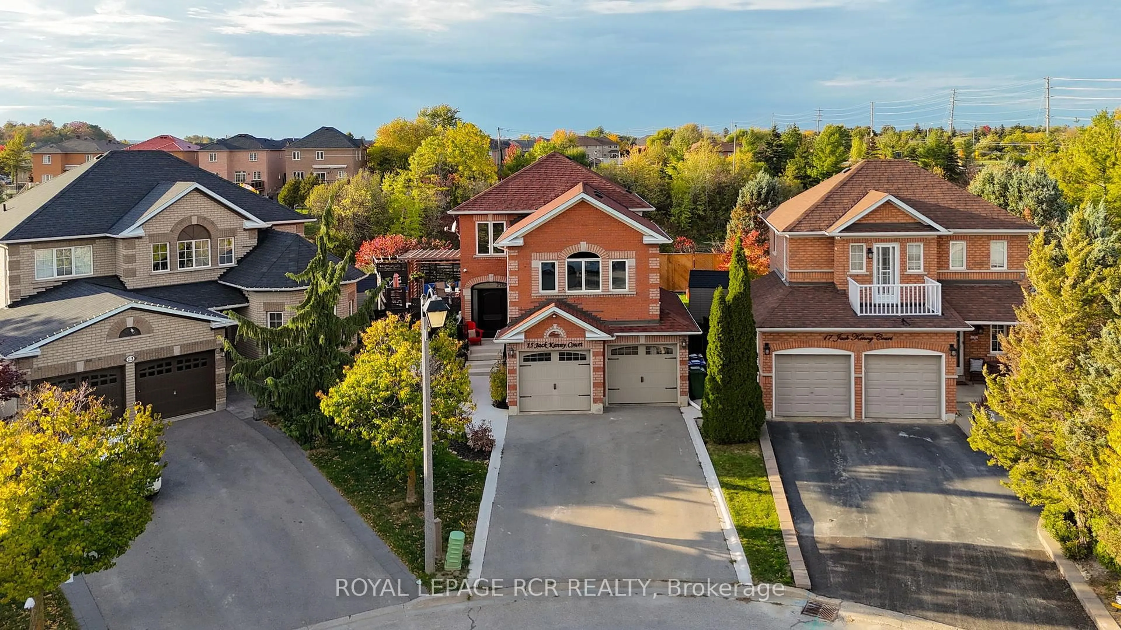 A pic from outside/outdoor area/front of a property/back of a property/a pic from drone, street for 15 Jack Kenny Crt, Caledon Ontario L7E 2M5
