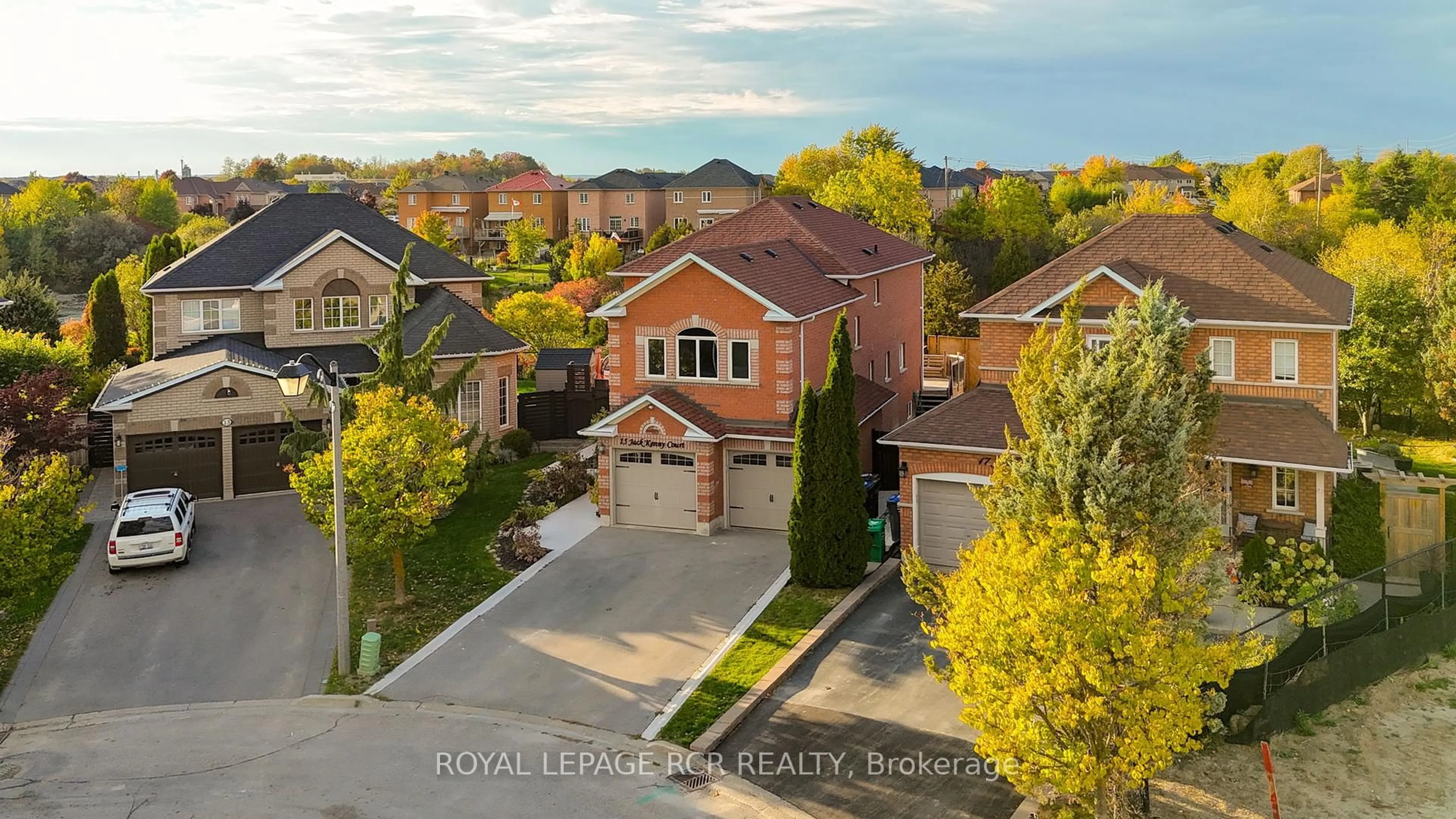 A pic from outside/outdoor area/front of a property/back of a property/a pic from drone, street for 15 Jack Kenny Crt, Caledon Ontario L7E 2M5