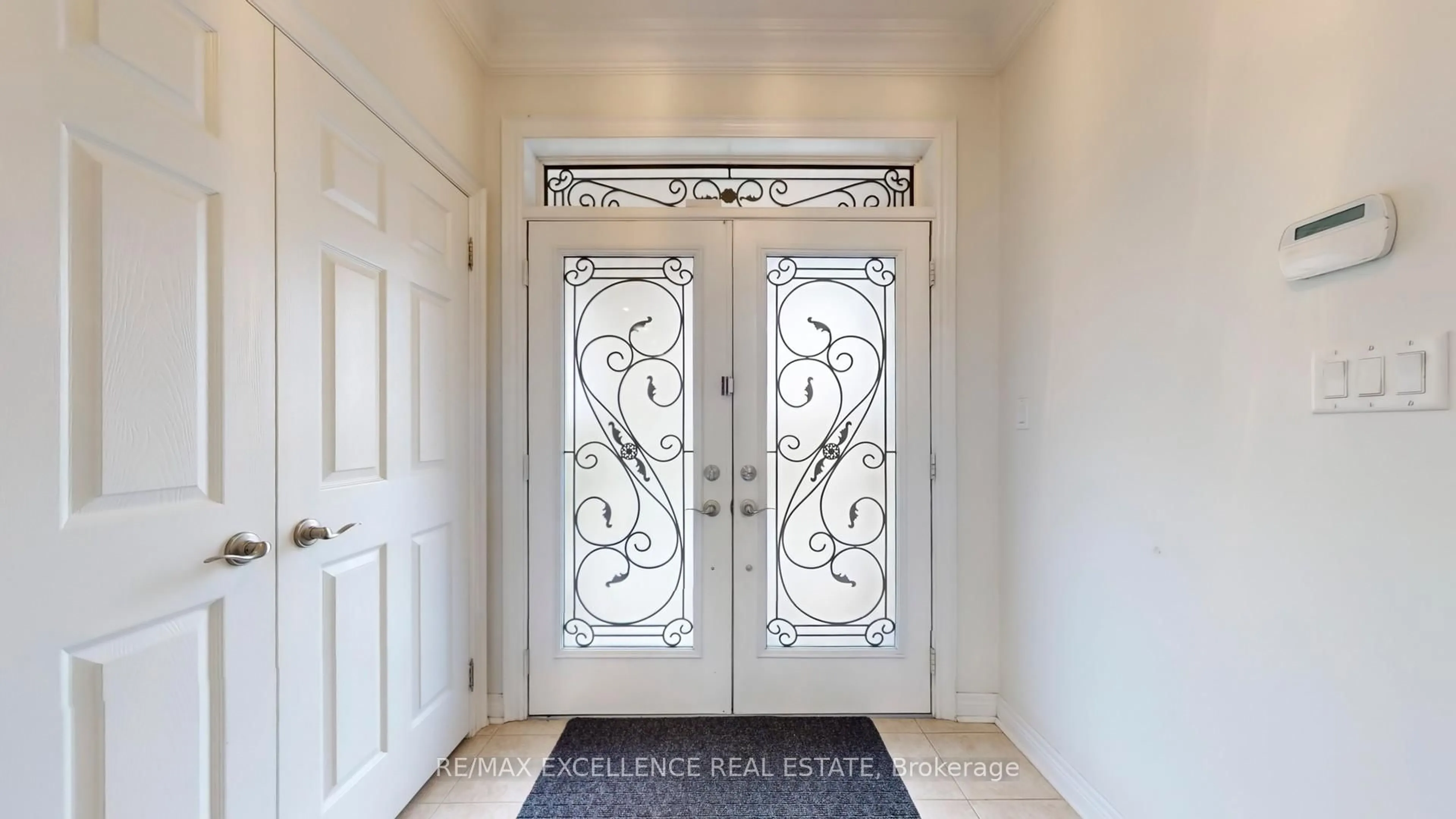 Indoor entryway for 23 Larson Peak Rd, Caledon Ontario L7C 3P7