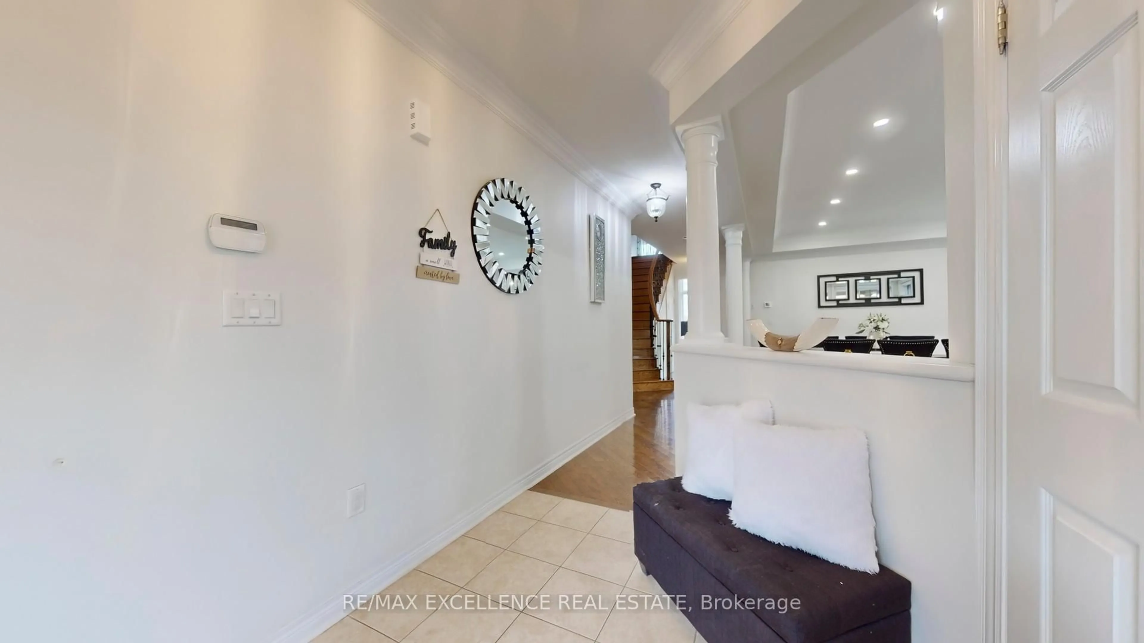 Indoor foyer for 23 Larson Peak Rd, Caledon Ontario L7C 3P7