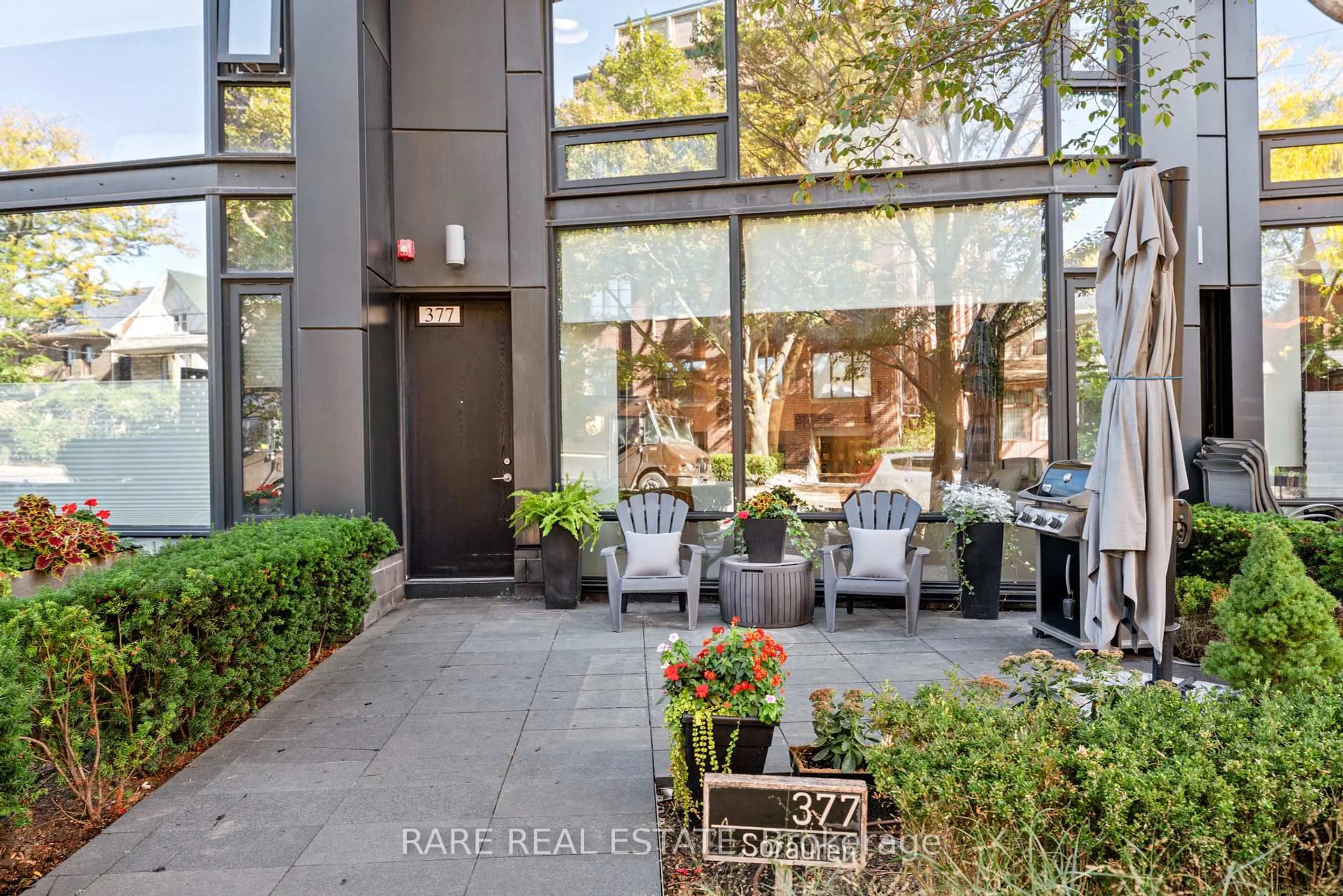 Patio, street for 377 Sorauren Ave #102, Toronto Ontario M6R 0A4