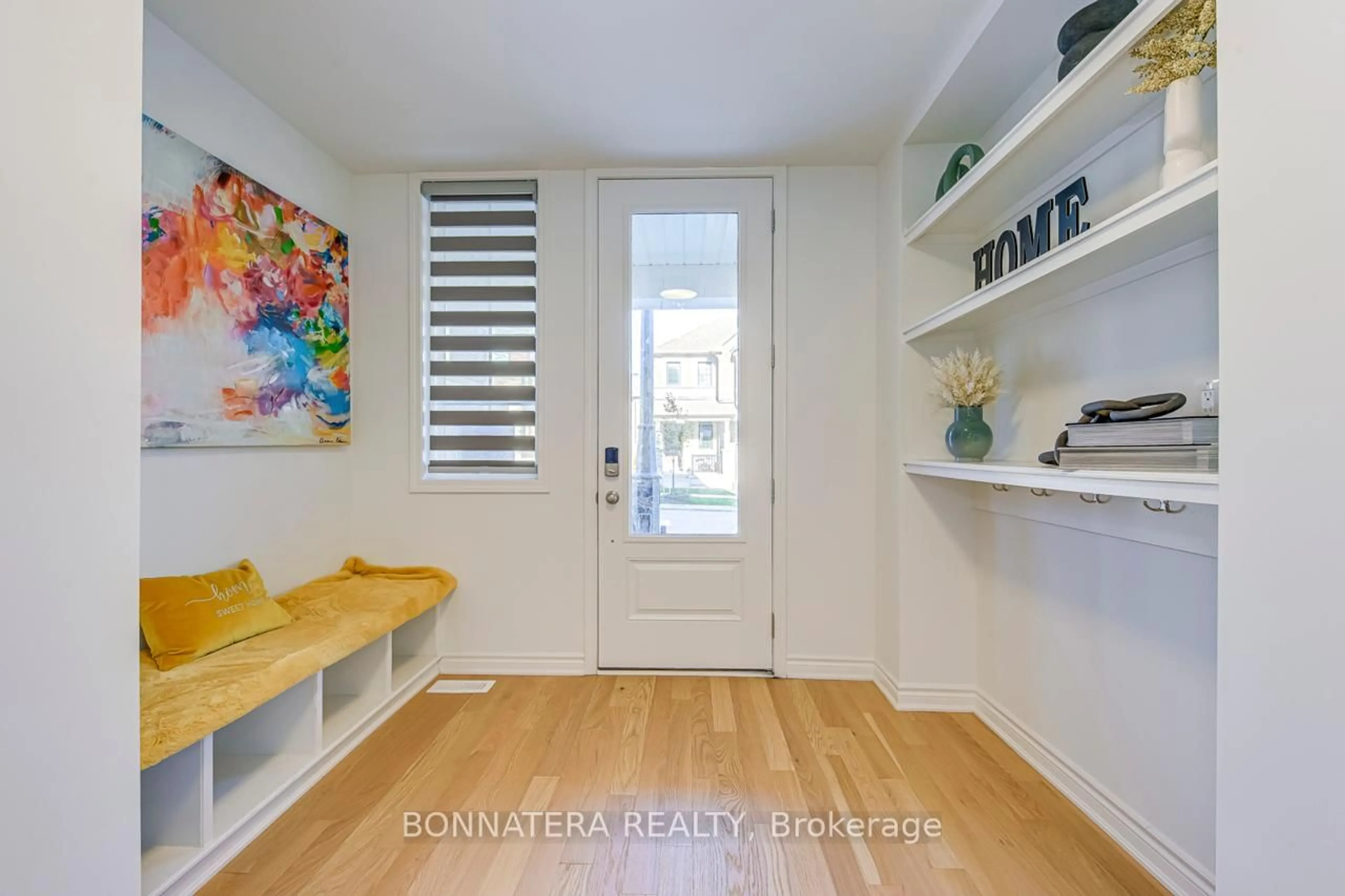 Indoor entryway for 1228 Granary St, Oakville Ontario L6H 7Y4