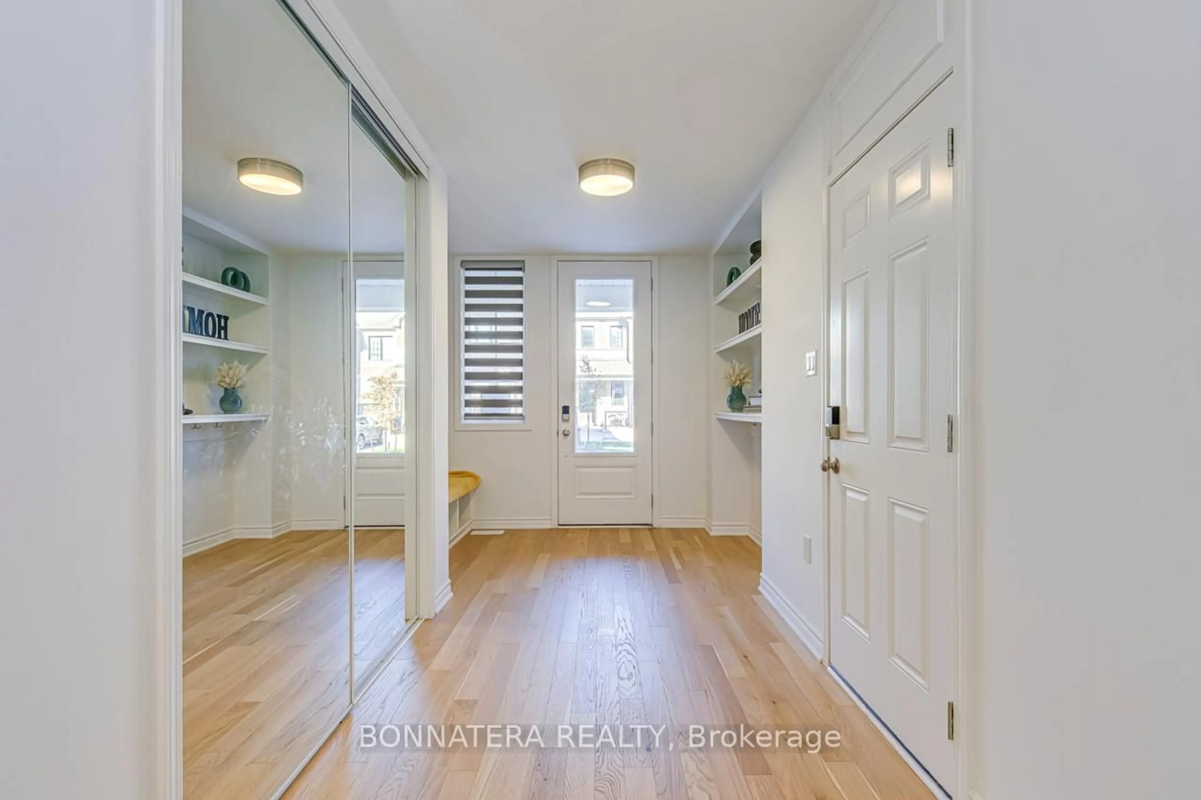 Indoor entryway for 1228 Granary St, Oakville Ontario L6H 7Y4