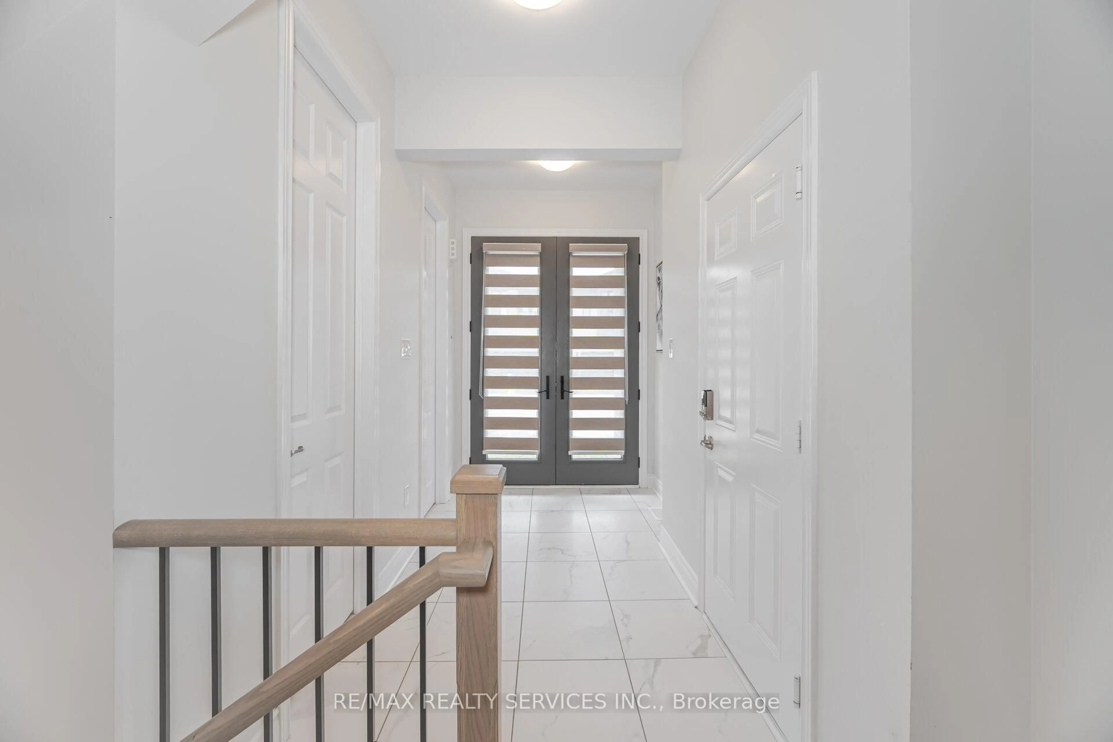 Indoor entryway for 36 Michener Dr, Brampton Ontario L6R 4E9