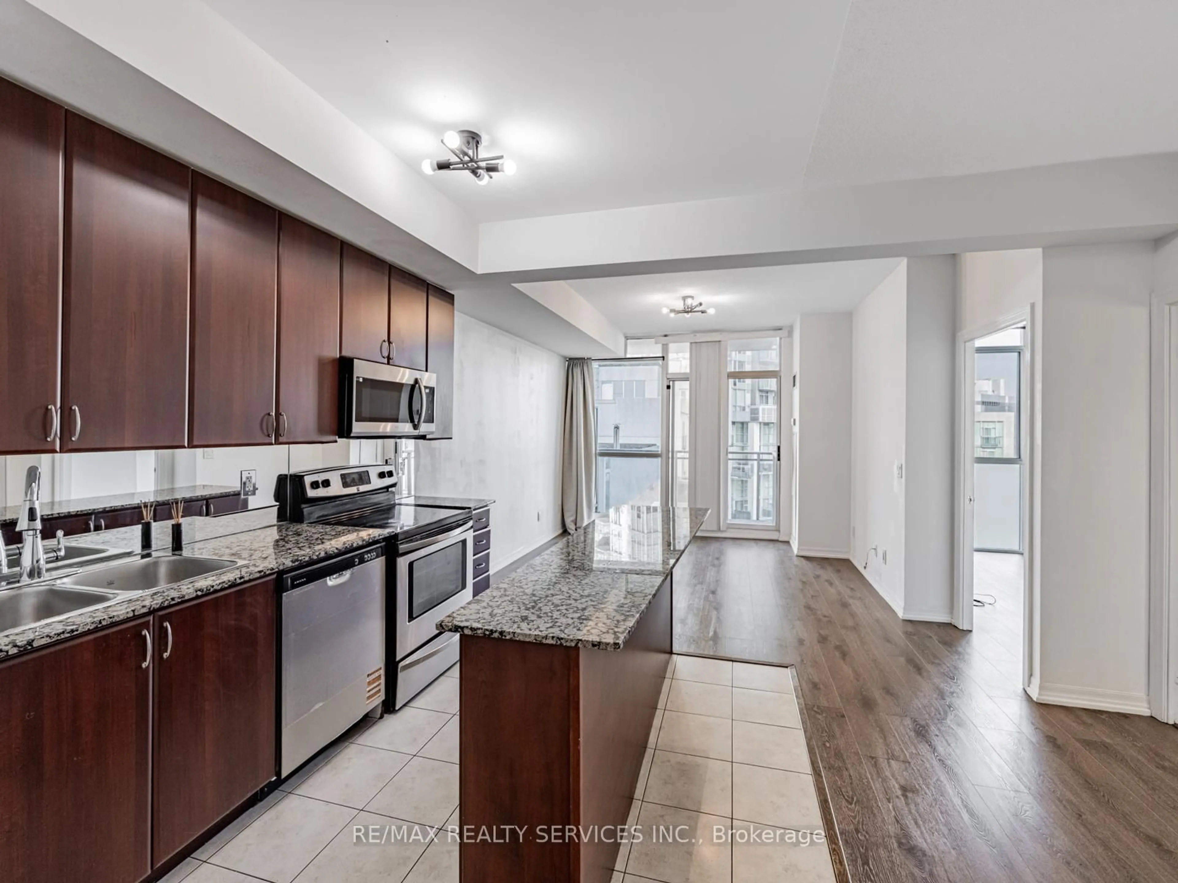 Open concept kitchen, unknown for 225 Webb Dr #1004, Mississauga Ontario L5B 4P2