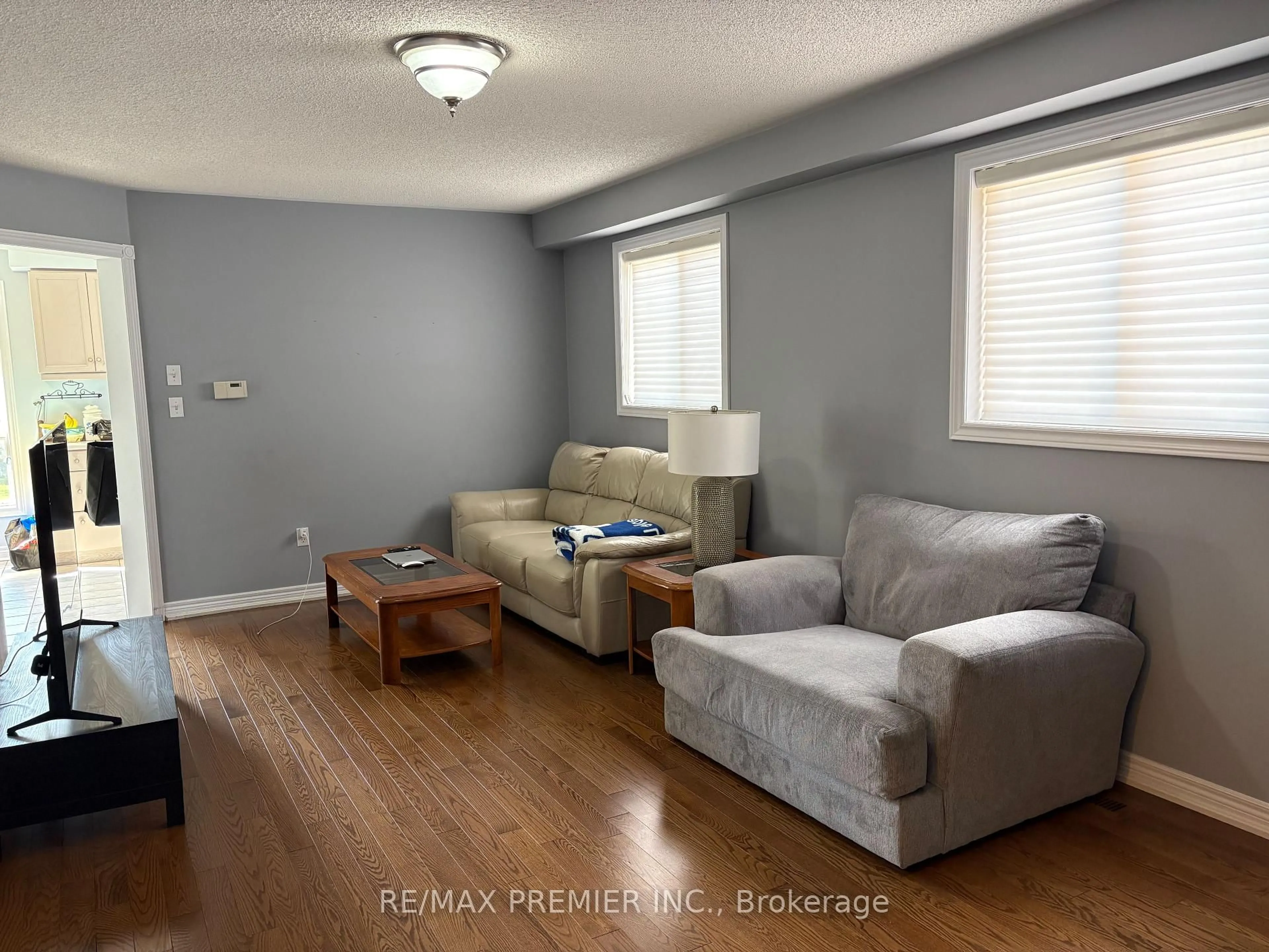 Living room with furniture, wood/laminate floor for 85 Meadow Oak Pl, Toronto Ontario M9N 3Z6