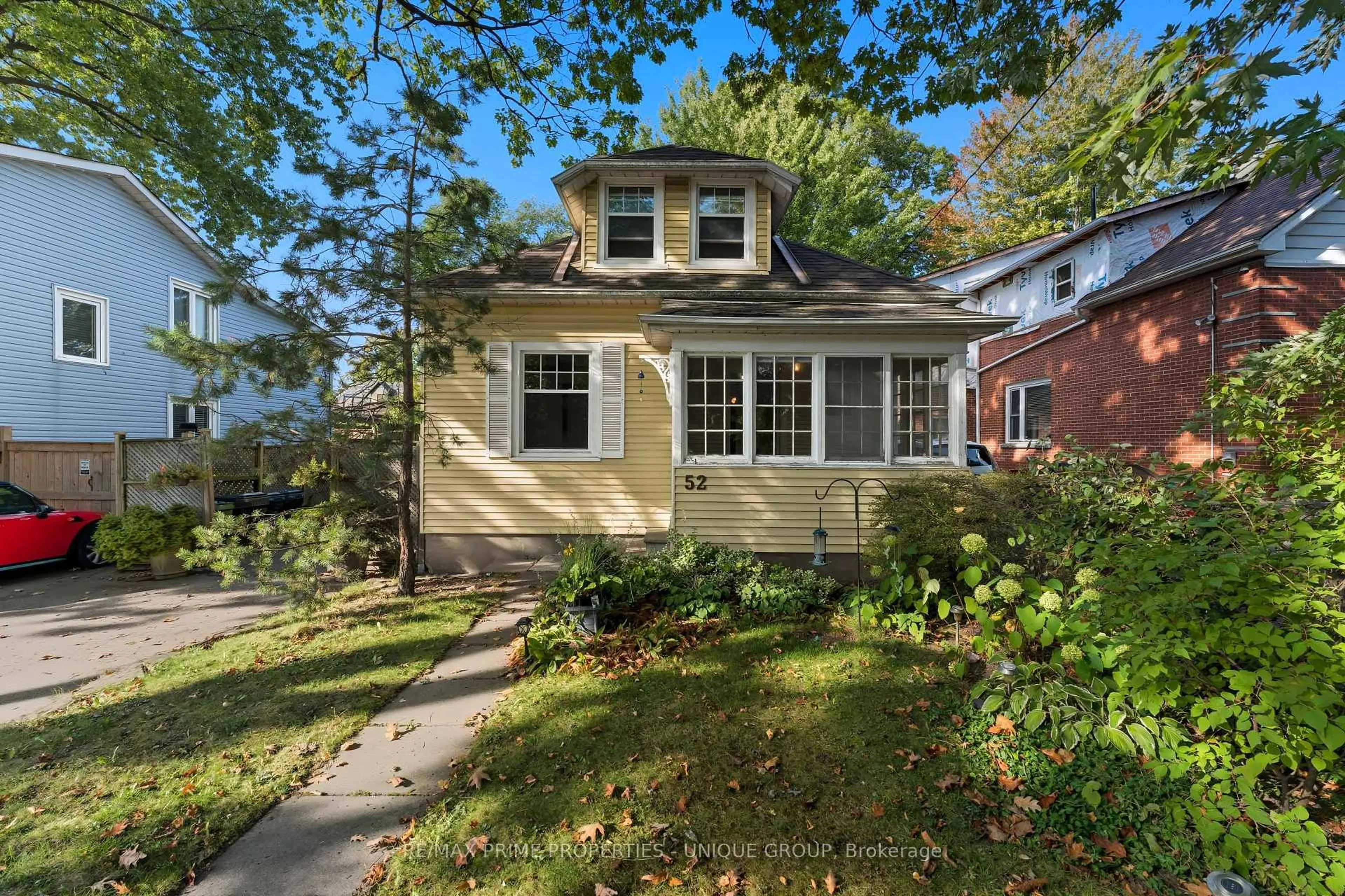 Home with vinyl exterior material, street for 52 Long Branch Ave, Toronto Ontario M8W 3J2