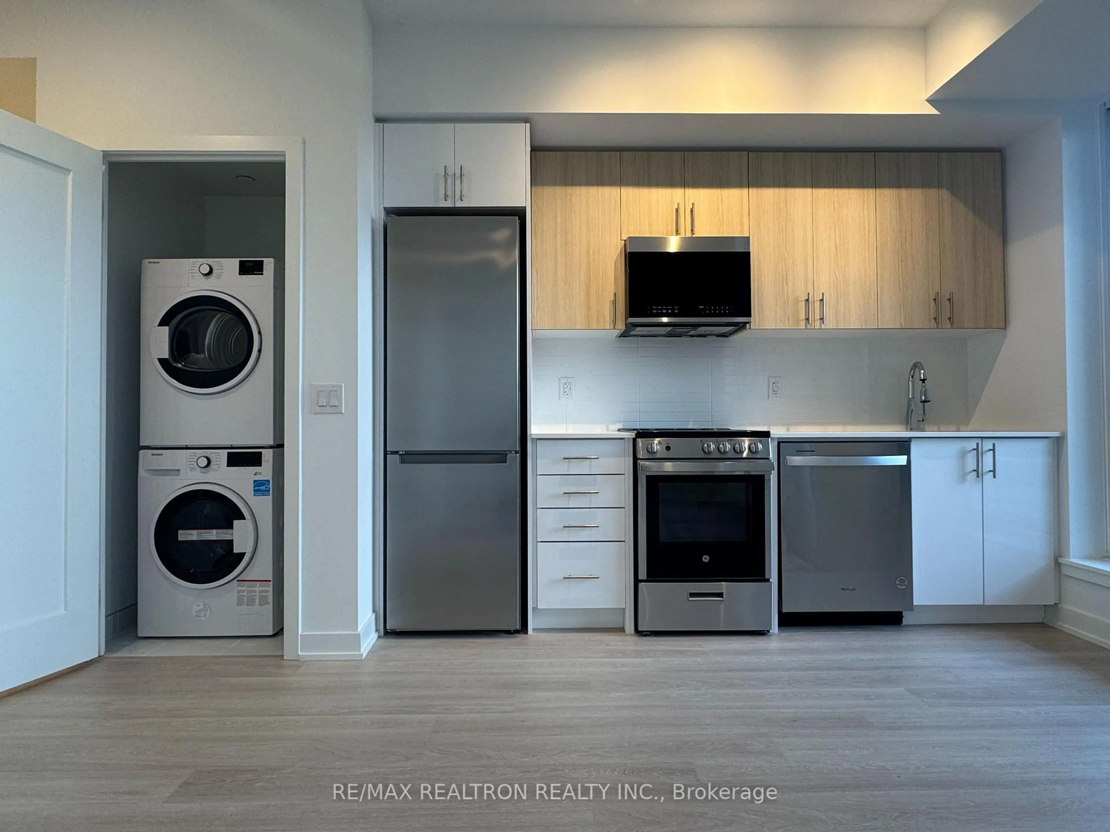 Unknown for 5105 Hurontario St #339, Mississauga Ontario L4Z 0C9