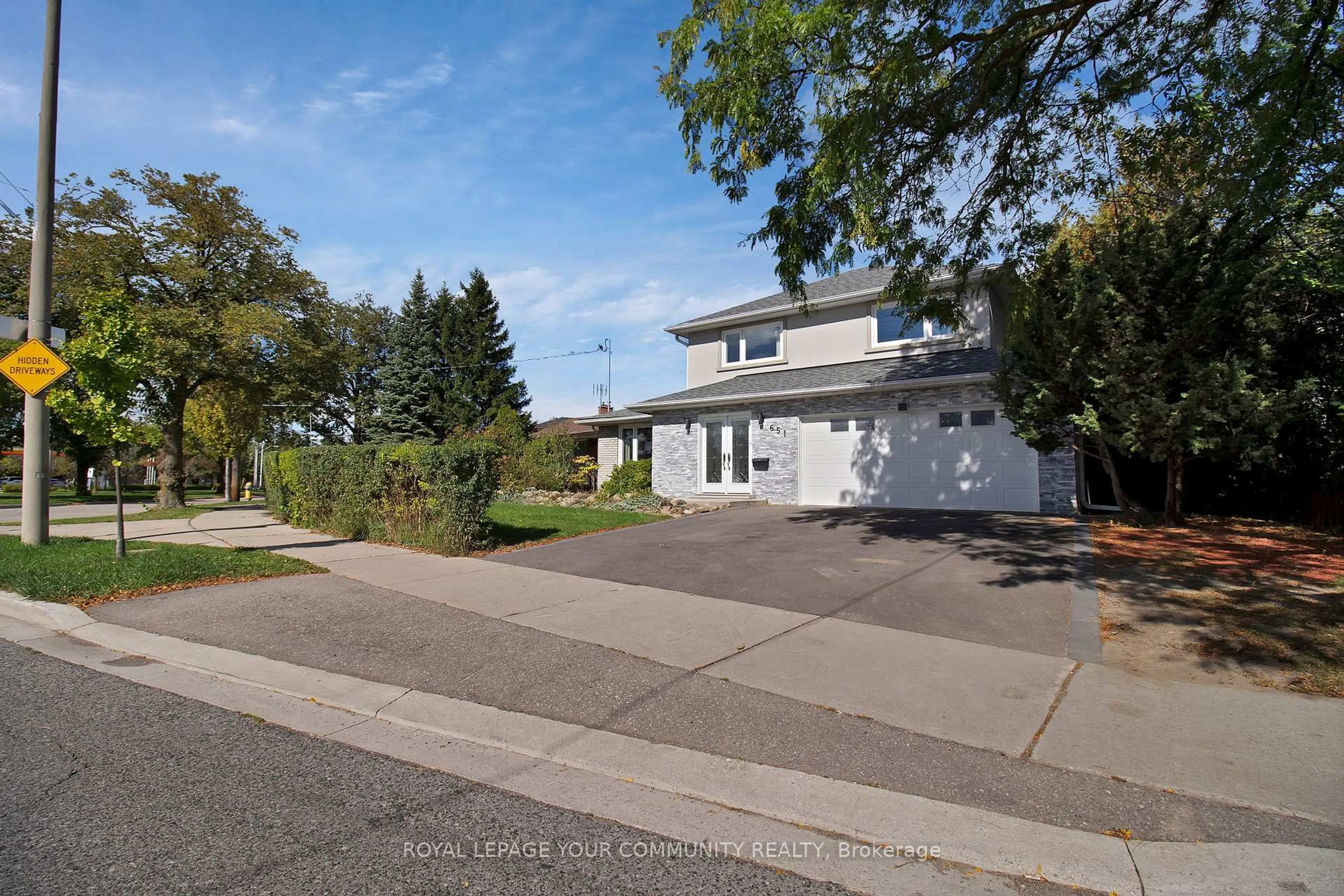 Unknown for 651 Burnhamthorpe Rd, Toronto Ontario M9C 2Z1