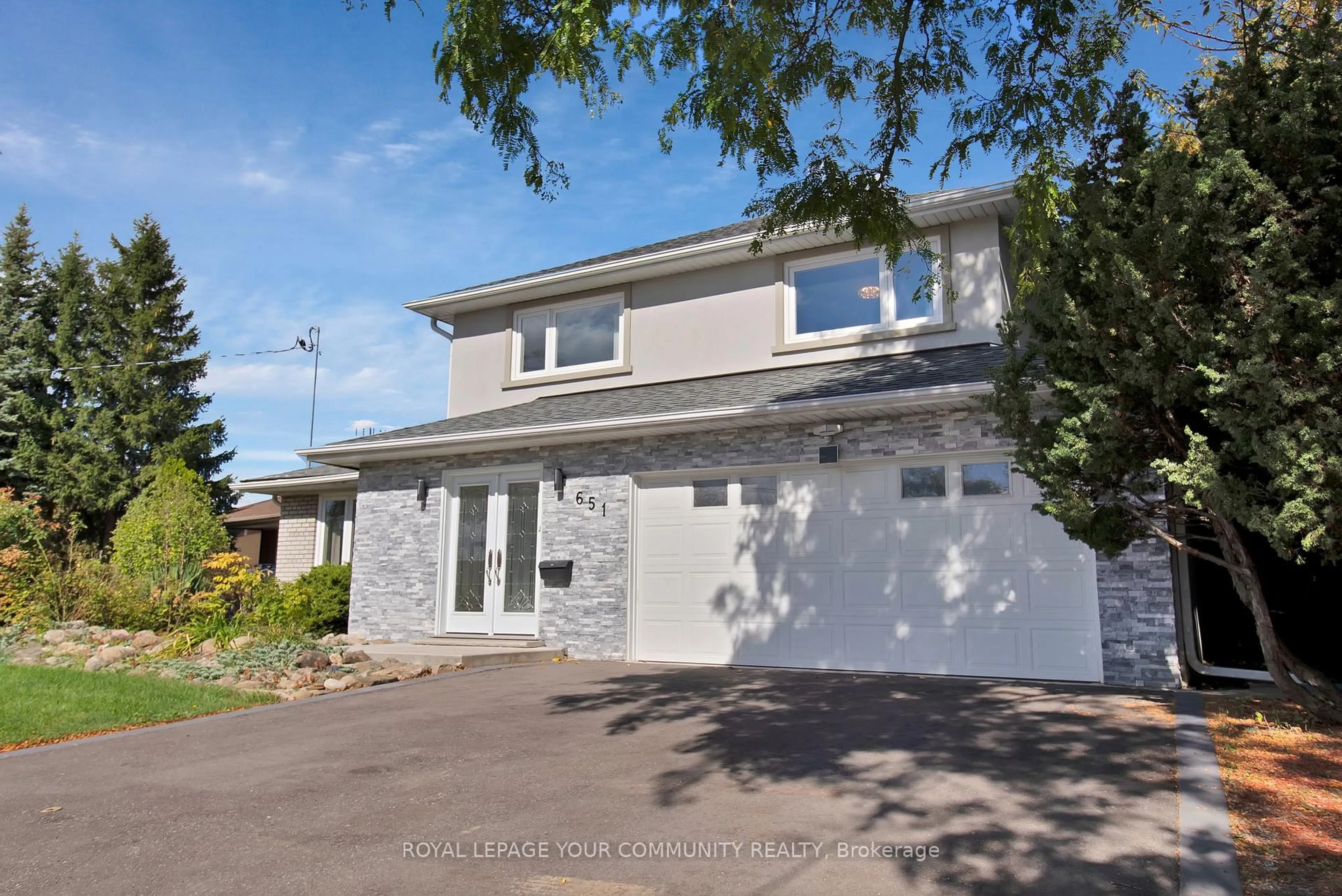 A pic from outside/outdoor area/front of a property/back of a property/a pic from drone, street for 651 Burnhamthorpe Rd, Toronto Ontario M9C 2Z1