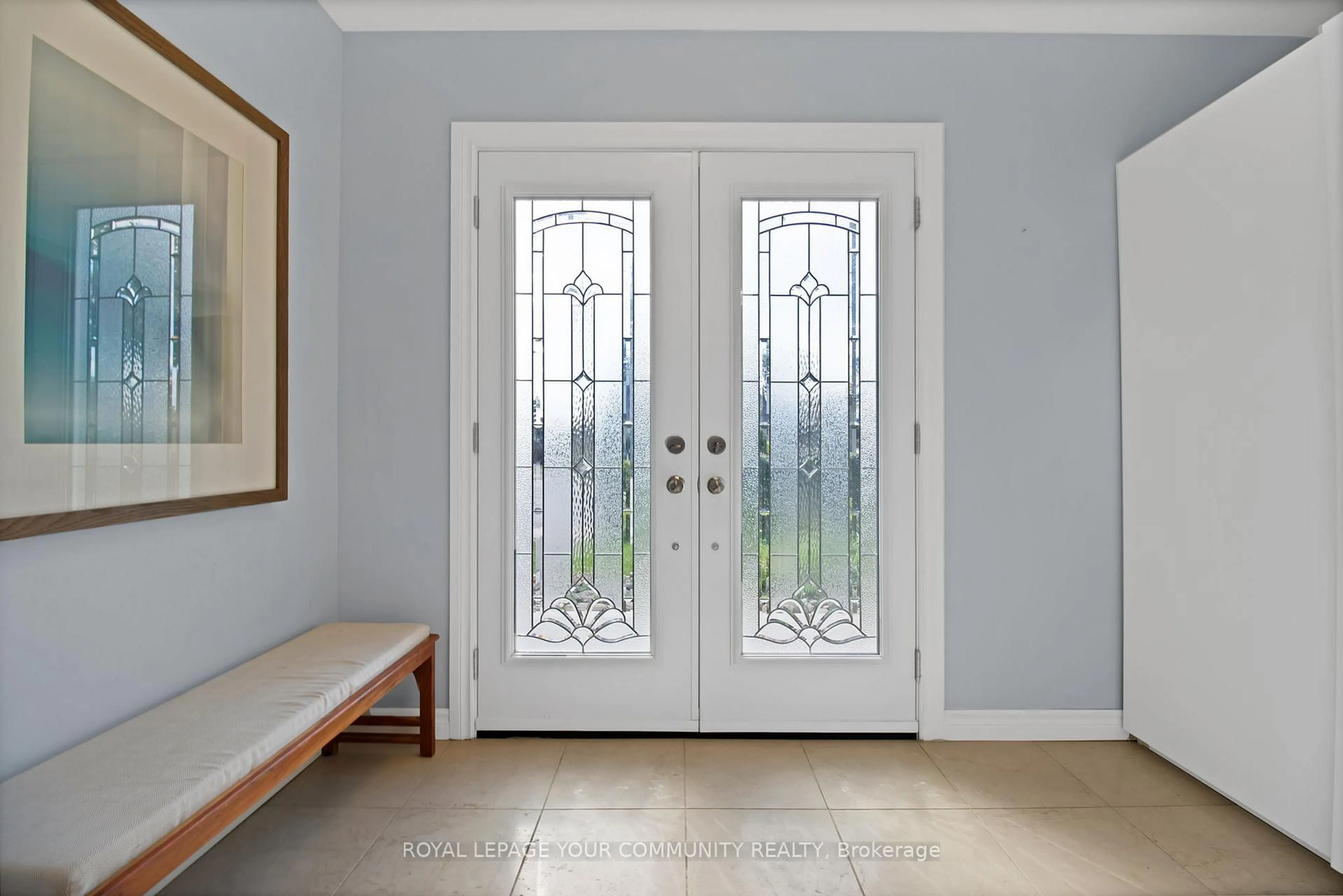 Indoor entryway for 651 Burnhamthorpe Rd, Toronto Ontario M9C 2Z1