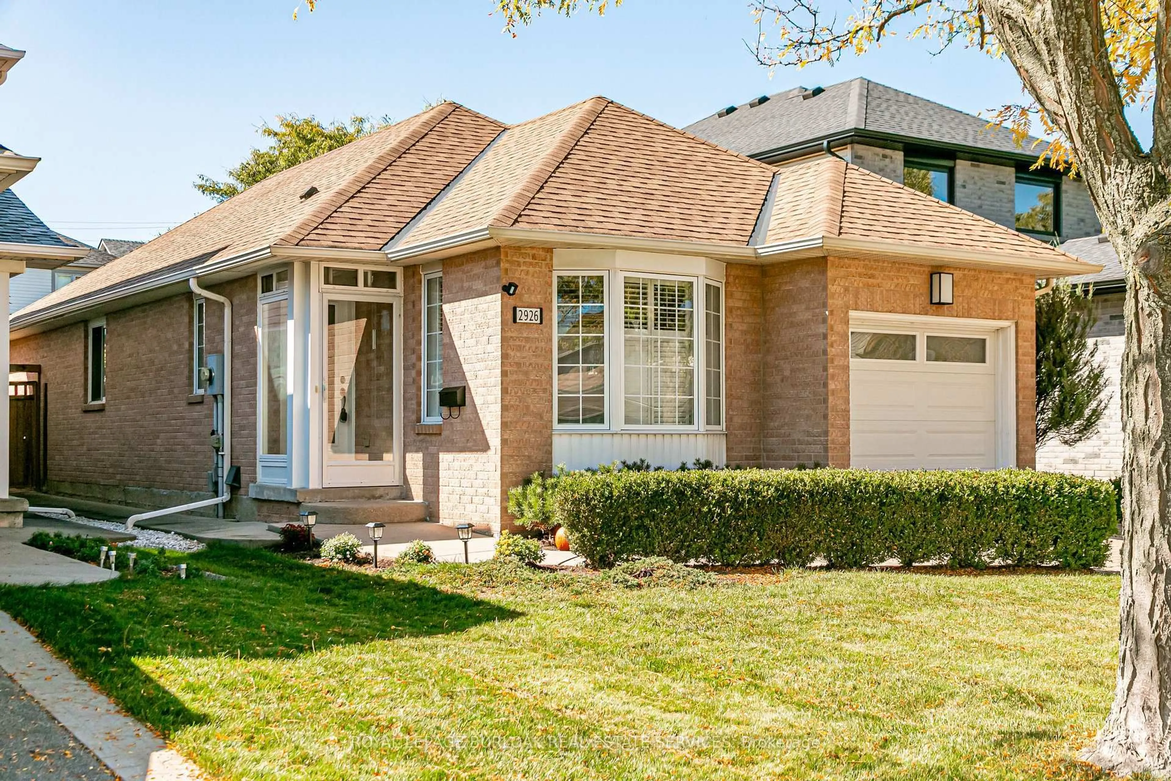 Home with brick exterior material, street for 2926 Addison St, Burlington Ontario L7M 4K4