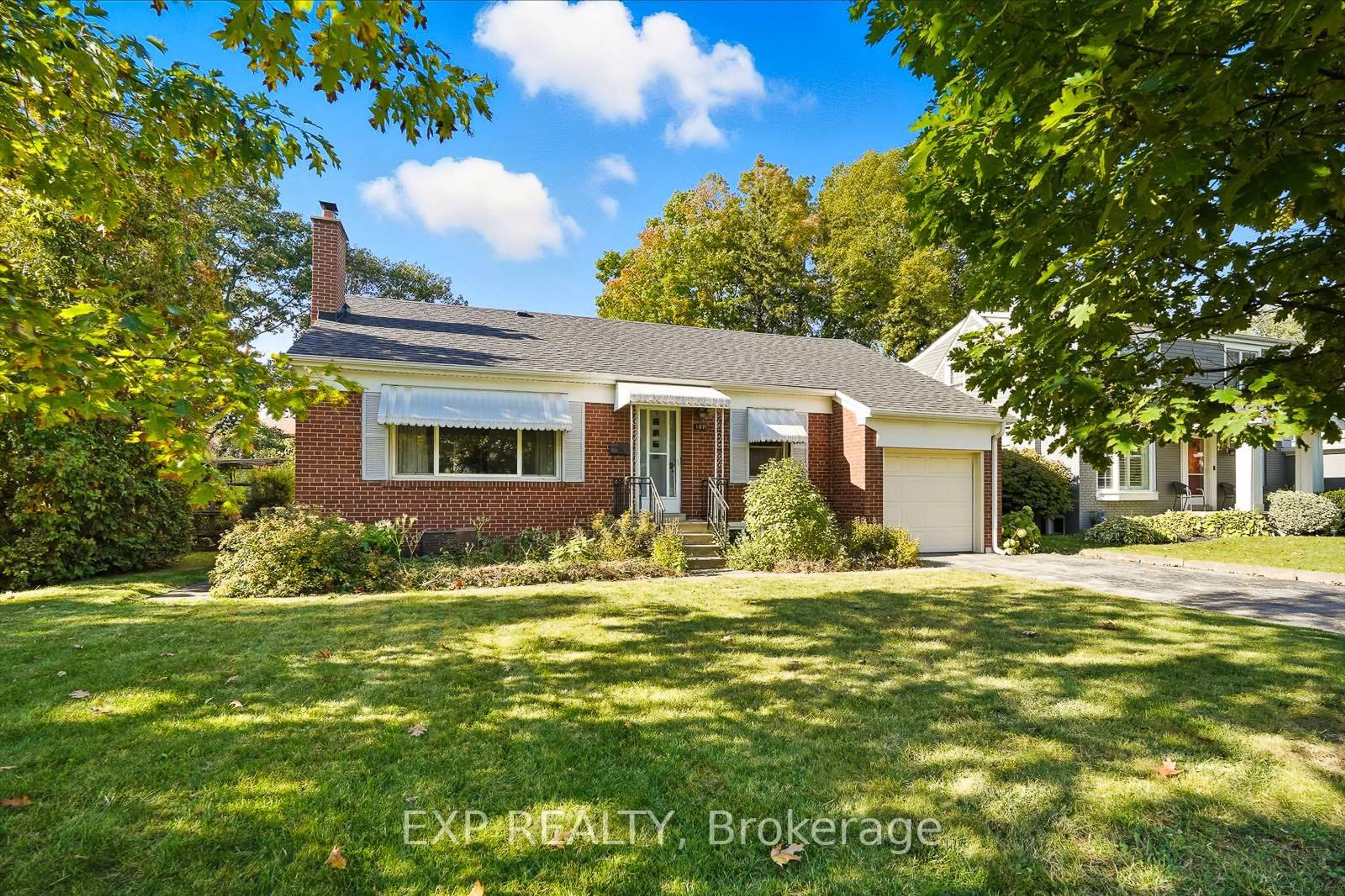 Home with brick exterior material, street for 1071 Henley Rd, Mississauga Ontario L4Y 1C8