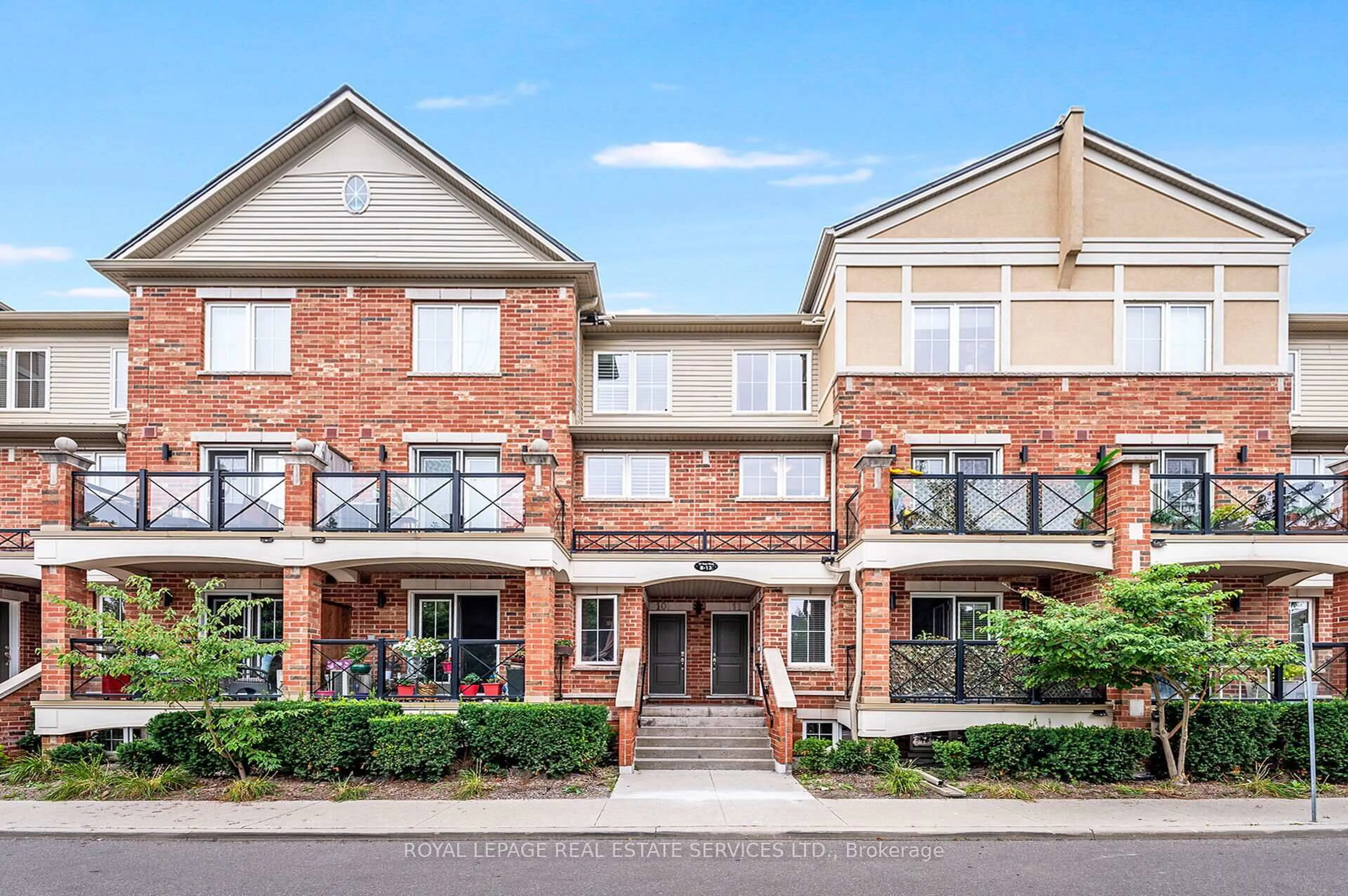 Home with brick exterior material, unknown for 19 Hays Blvd #Unit 12, Oakville Ontario L6H 0H8