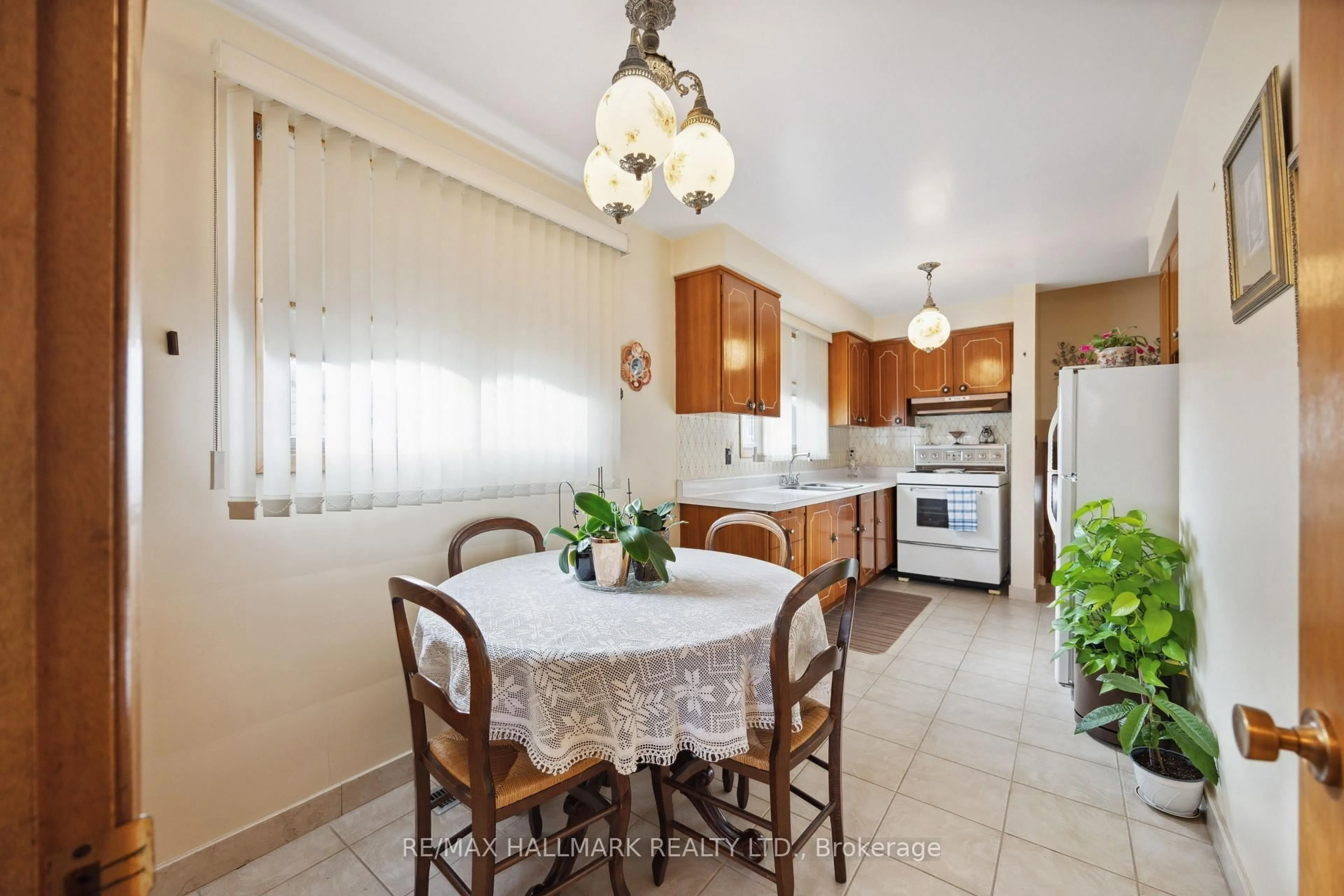 Unknown for 23 Lockington Crt, Toronto Ontario M9M 2C4