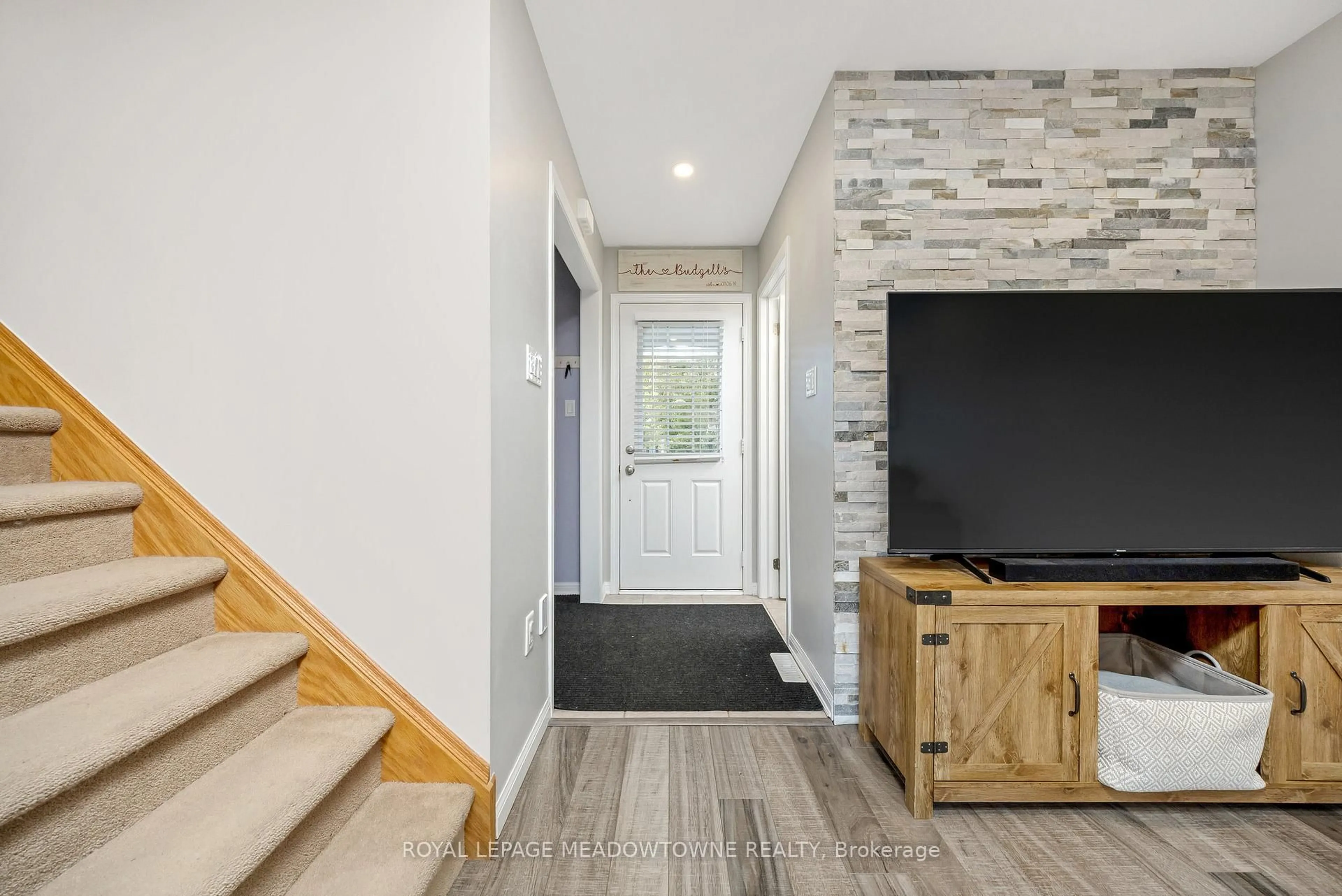 Indoor entryway for 606 Cargill Path, Milton Ontario L9T 7X2