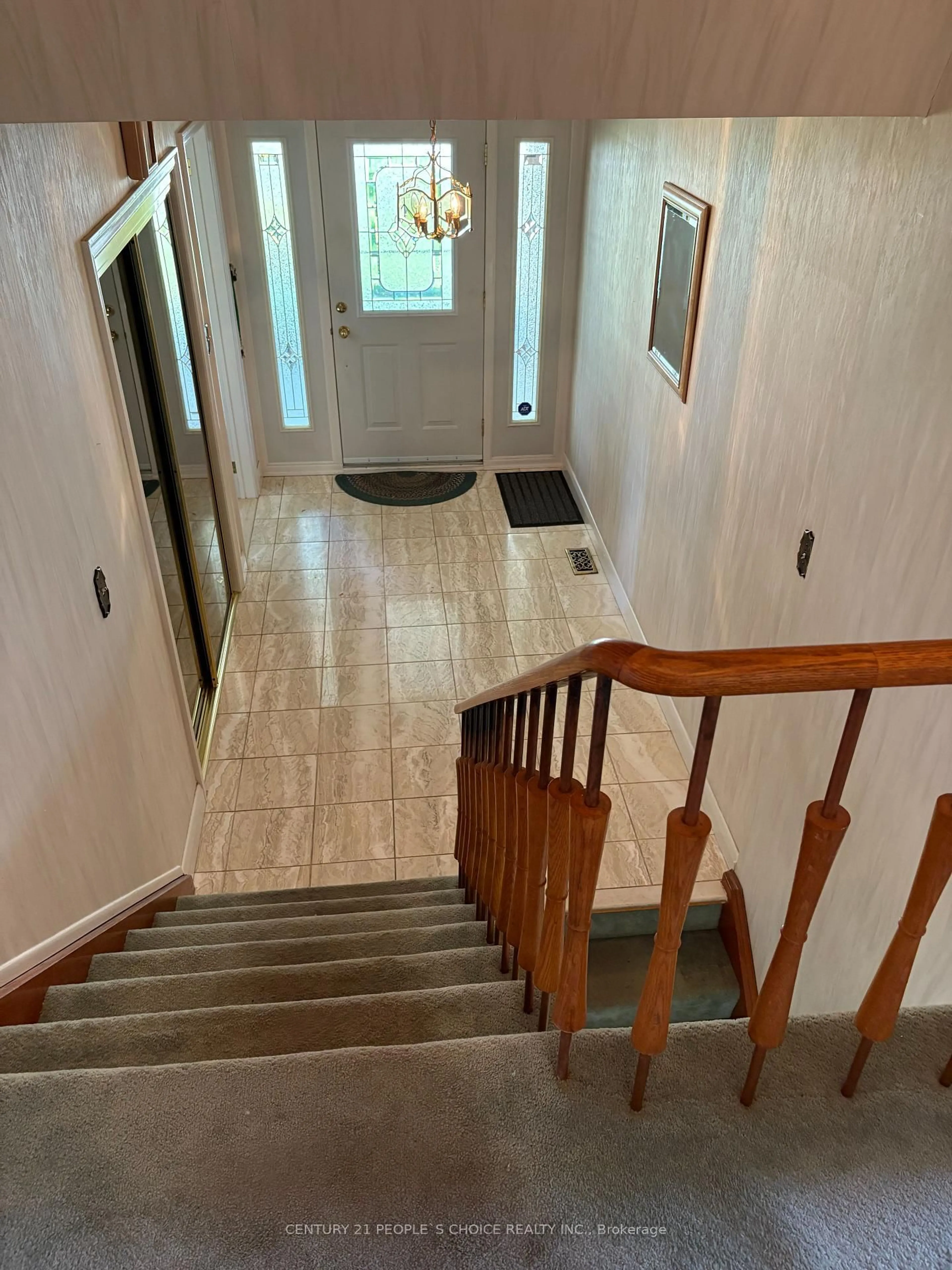 Indoor foyer for 165 Verobeach Blvd, Toronto Ontario M9M 1R2