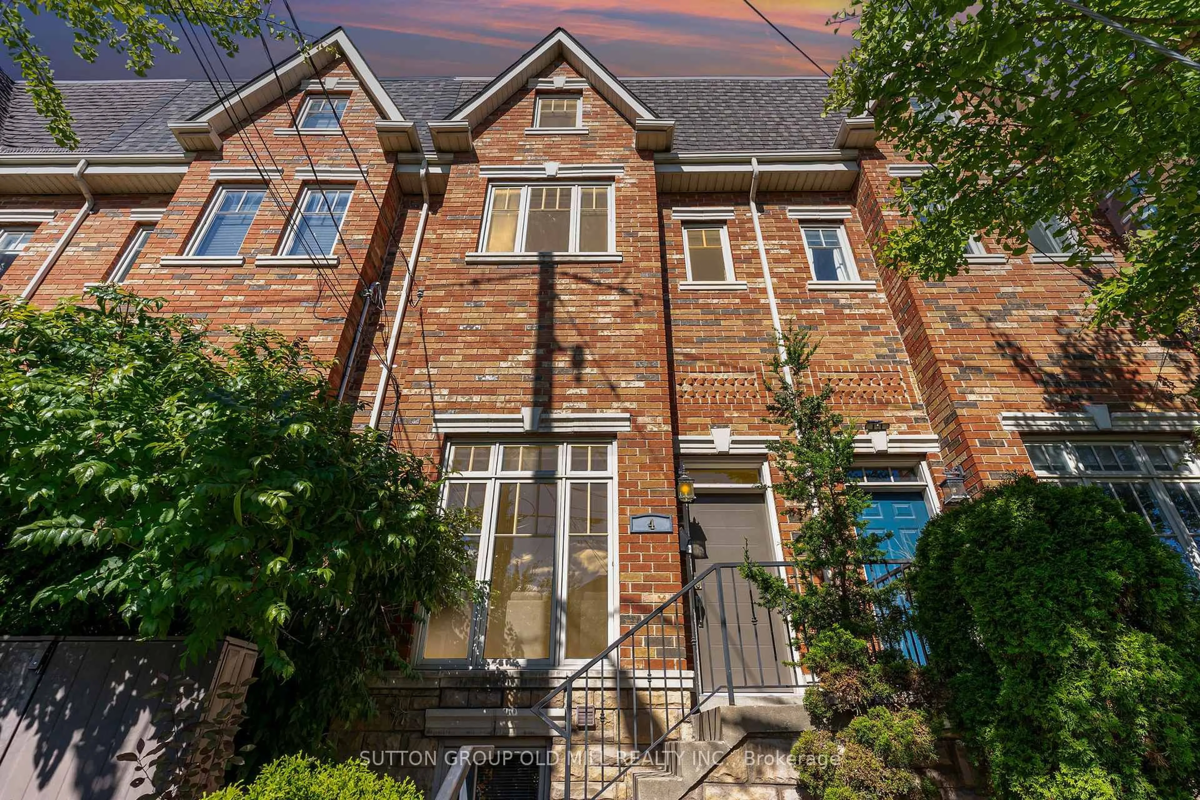 Home with brick exterior material, street for 4 Hunter Ave, Toronto Ontario M6E 2C8