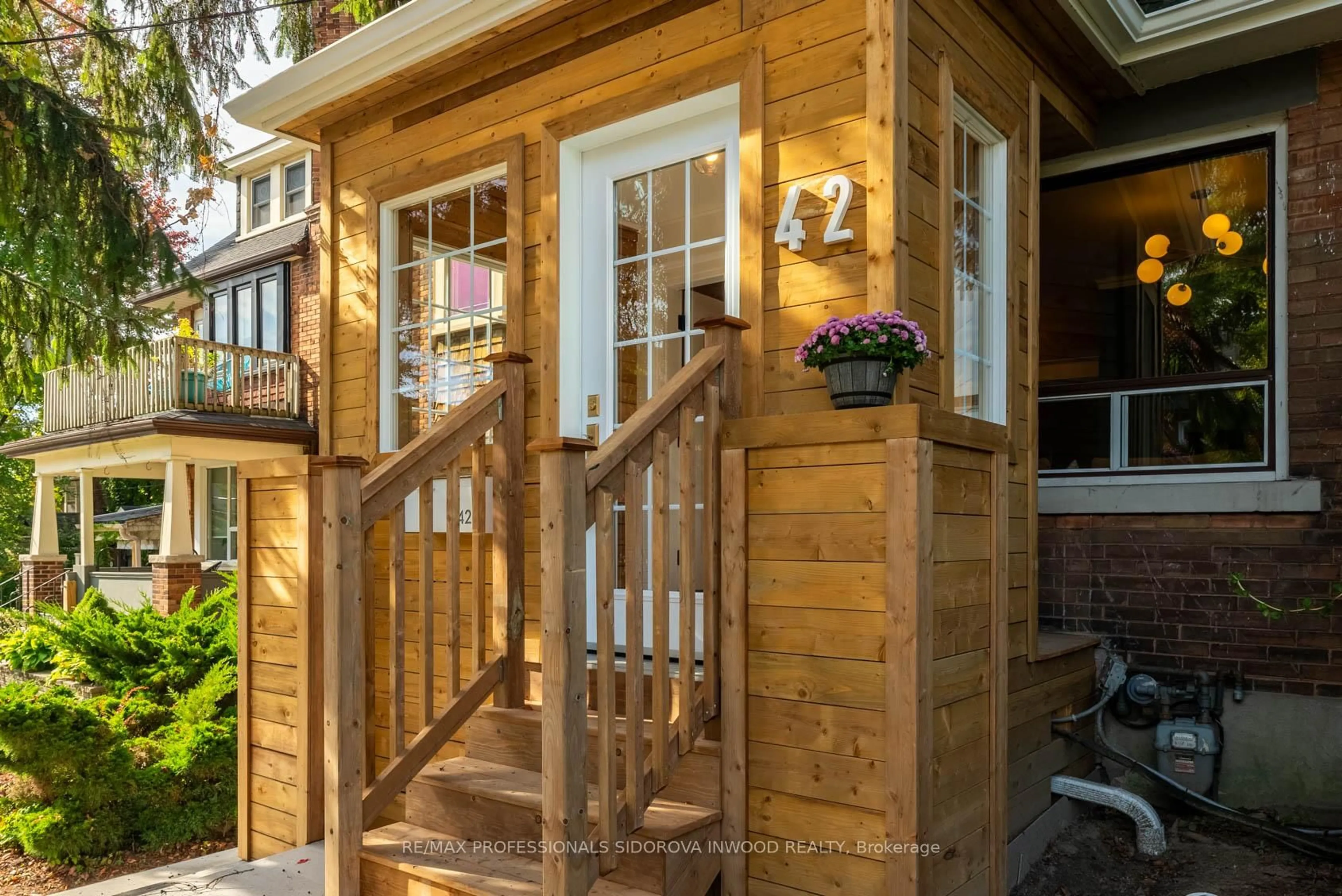 Patio, street for 42 Indian Rd, Toronto Ontario M6R 2T9