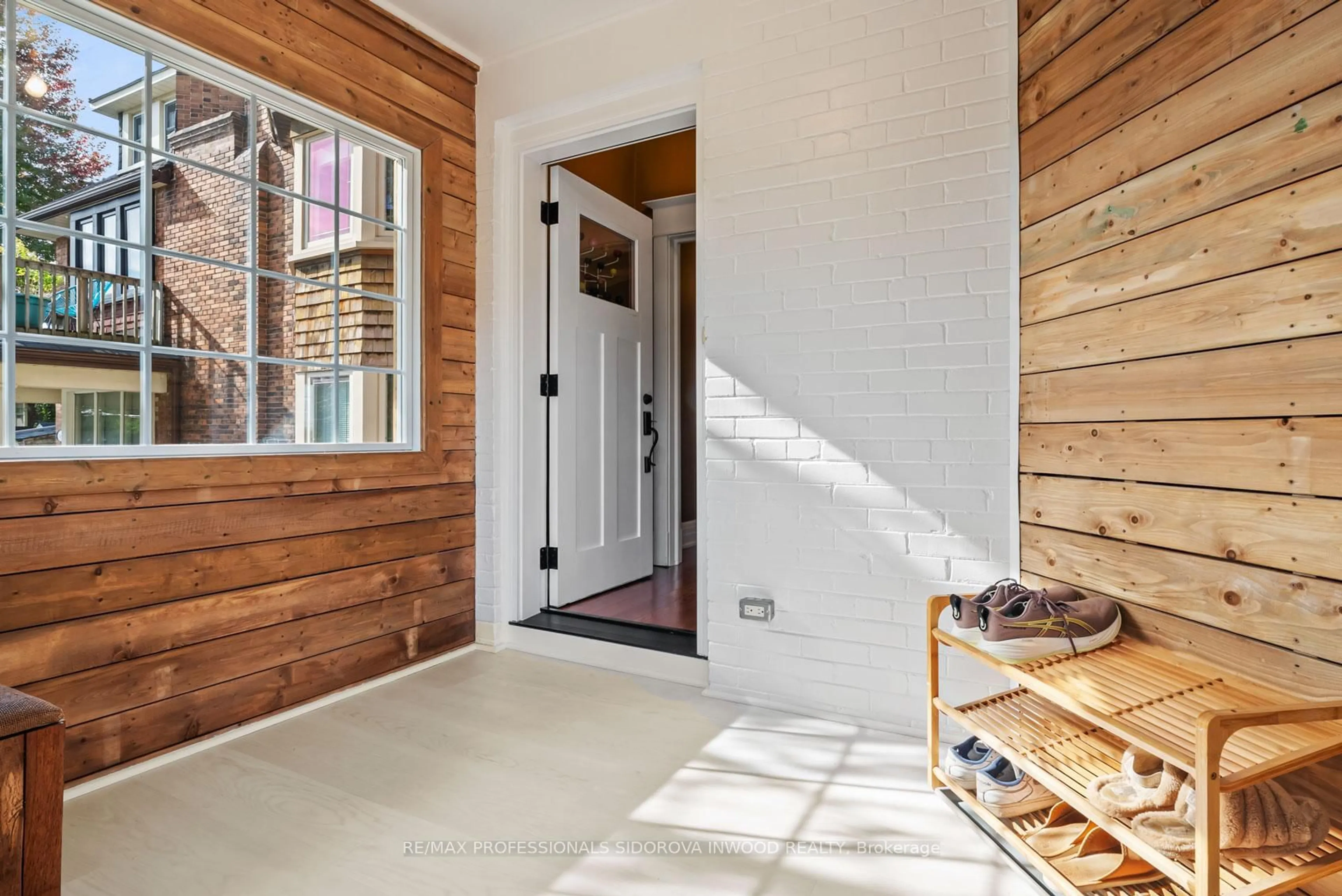 Indoor entryway for 42 Indian Rd, Toronto Ontario M6R 2T9
