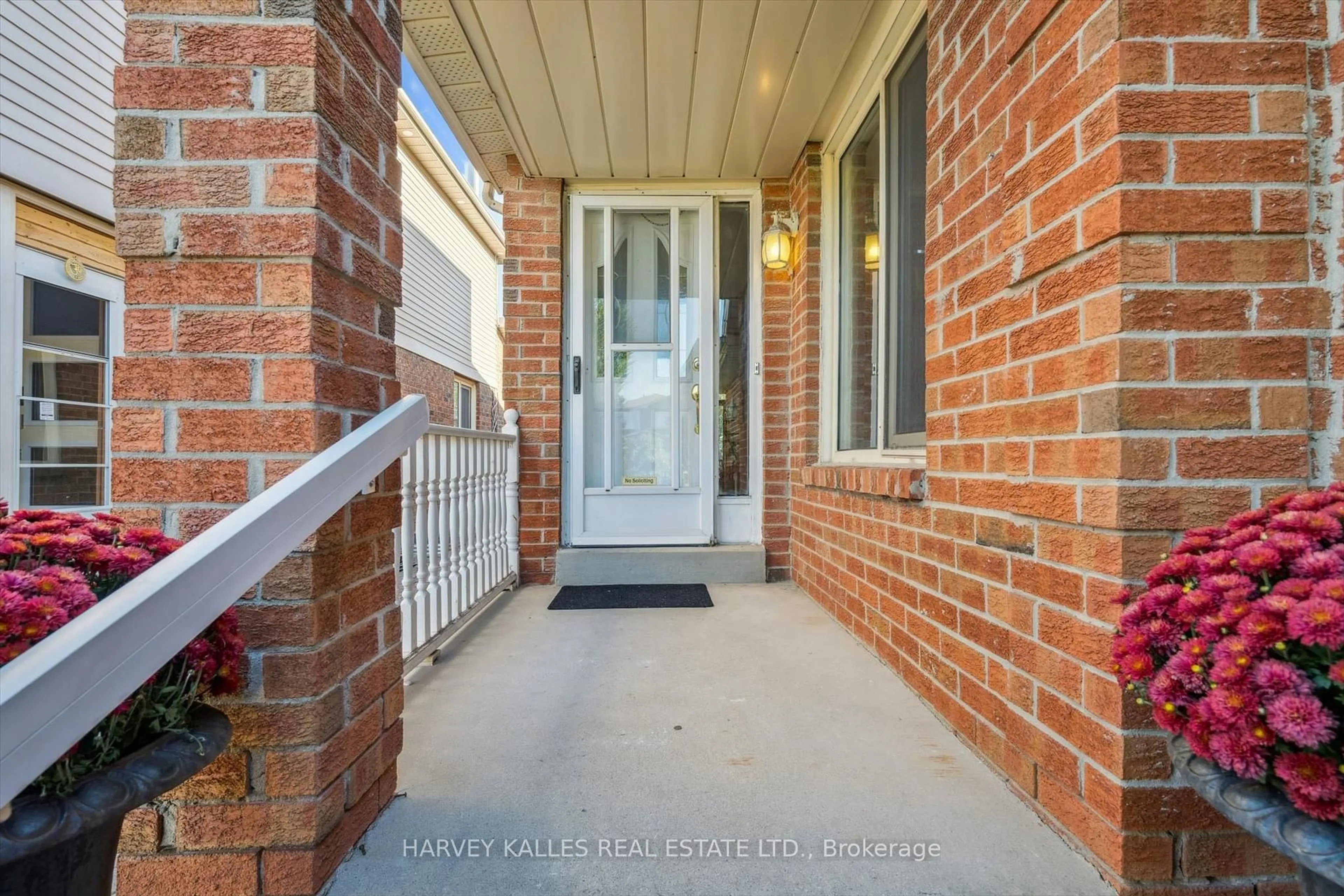 Indoor entryway for 3932 Rushton Cres, Mississauga Ontario L5L 4H8