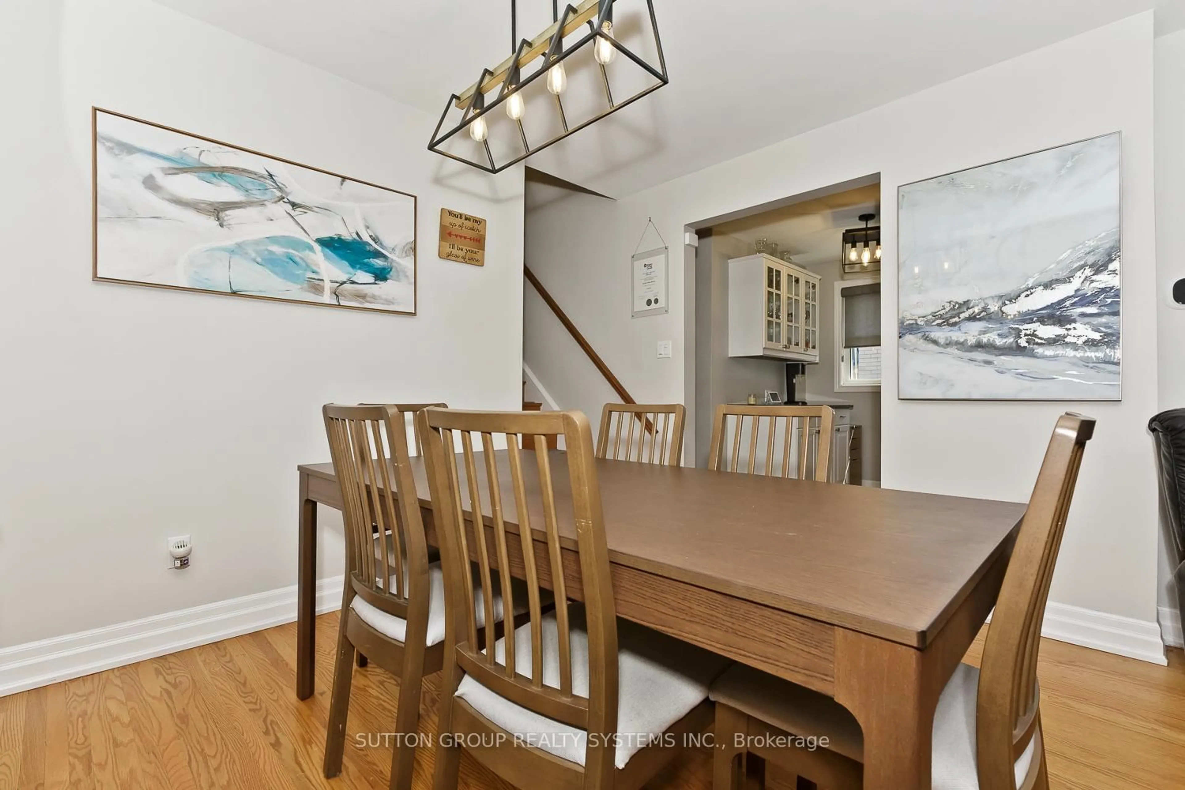Dining room, wood/laminate floor for 1535 Thetford Crt, Mississauga Ontario L5J 3N2