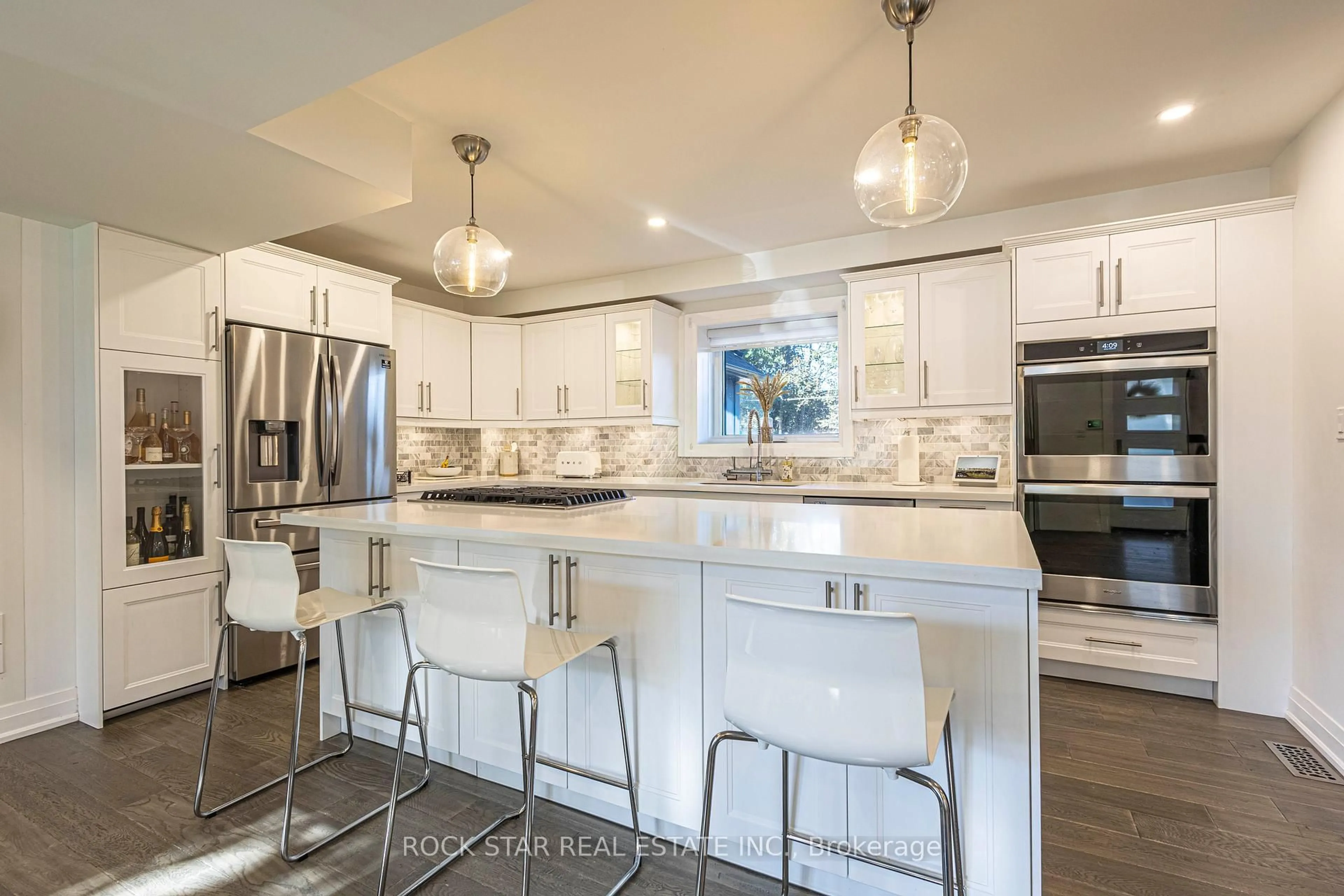 Open concept kitchen, ceramic/tile floor for 2055 Courtland Cres, Mississauga Ontario L4Y 1V1