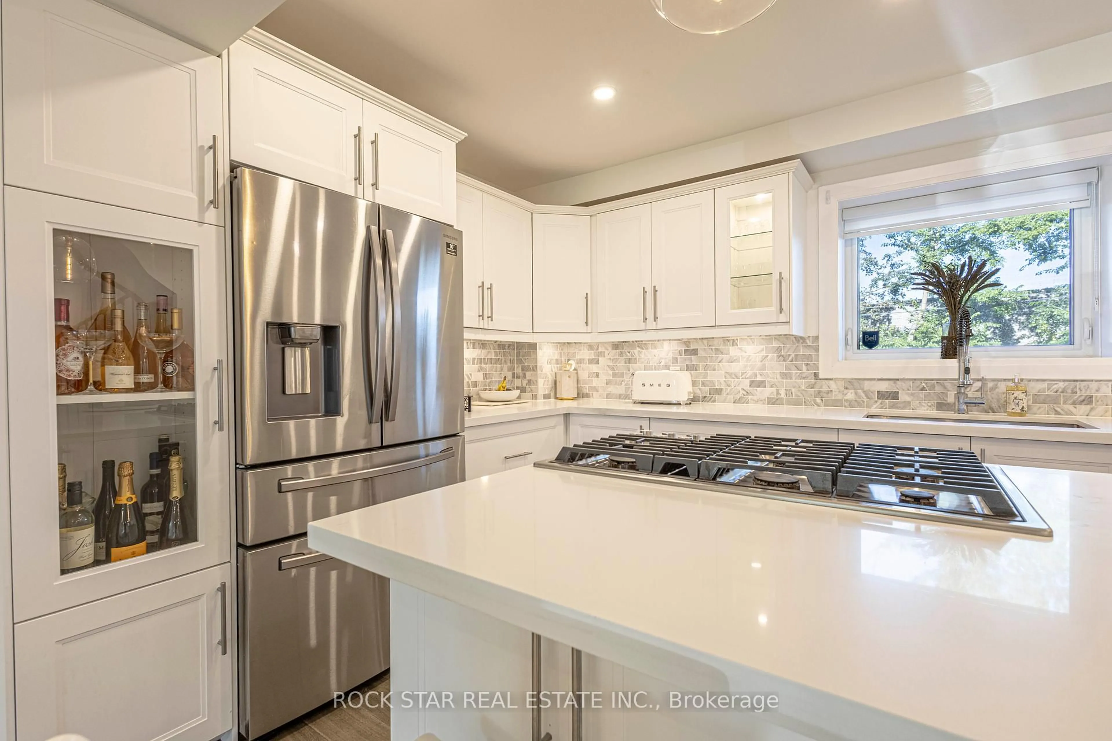 Contemporary kitchen, ceramic/tile floor for 2055 Courtland Cres, Mississauga Ontario L4Y 1V1