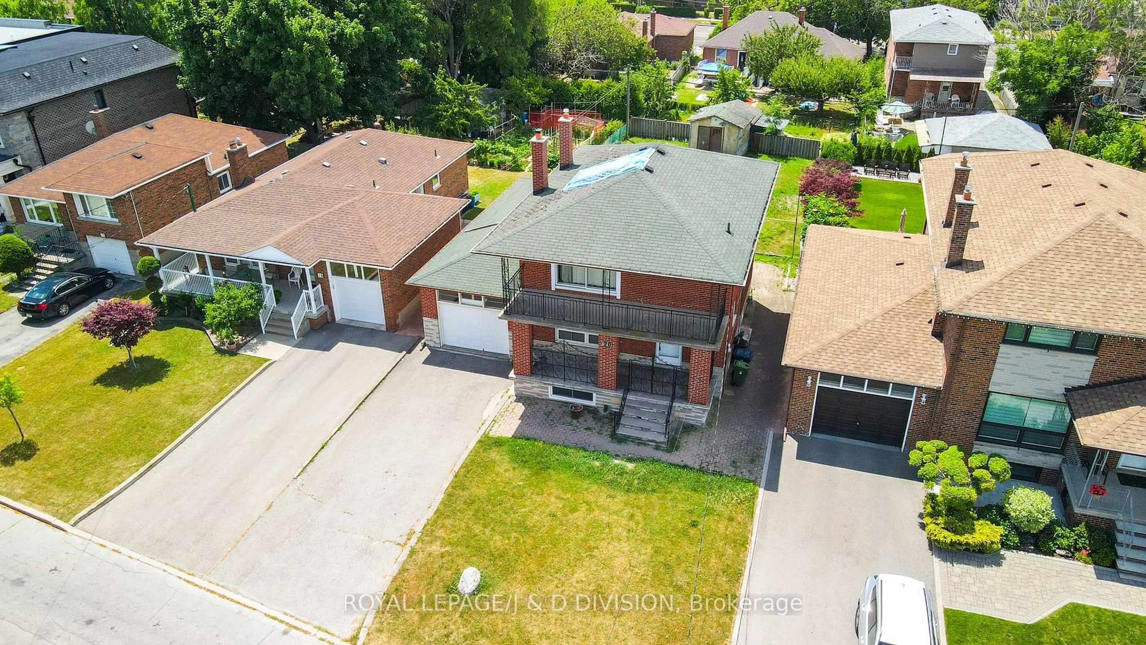A pic from outside/outdoor area/front of a property/back of a property/a pic from drone, street for 20 Macleod St, Toronto Ontario M6L 2M6