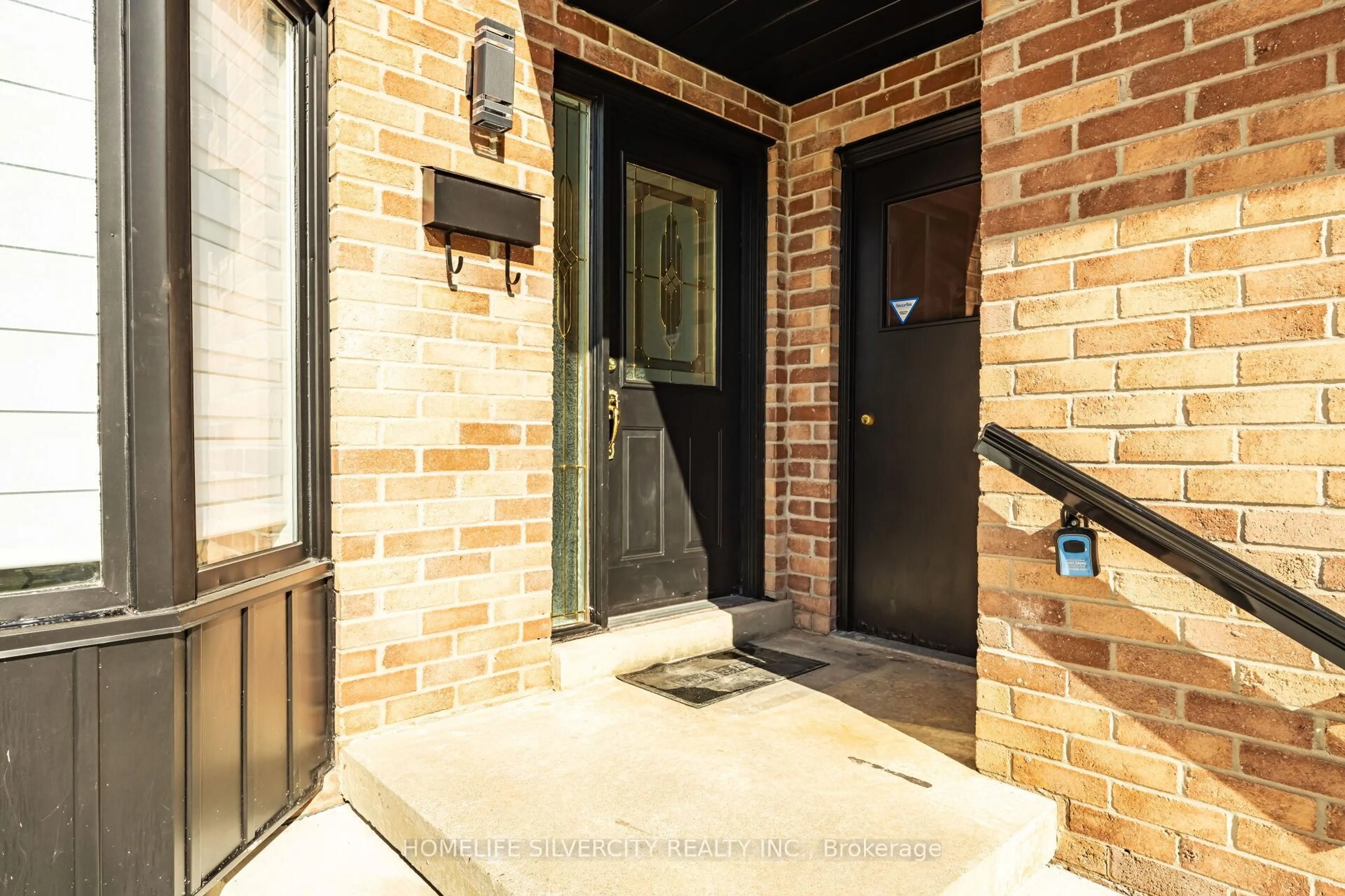 Indoor entryway for 64 Clydesdale Circ, Brampton Ontario L6Y 3P9