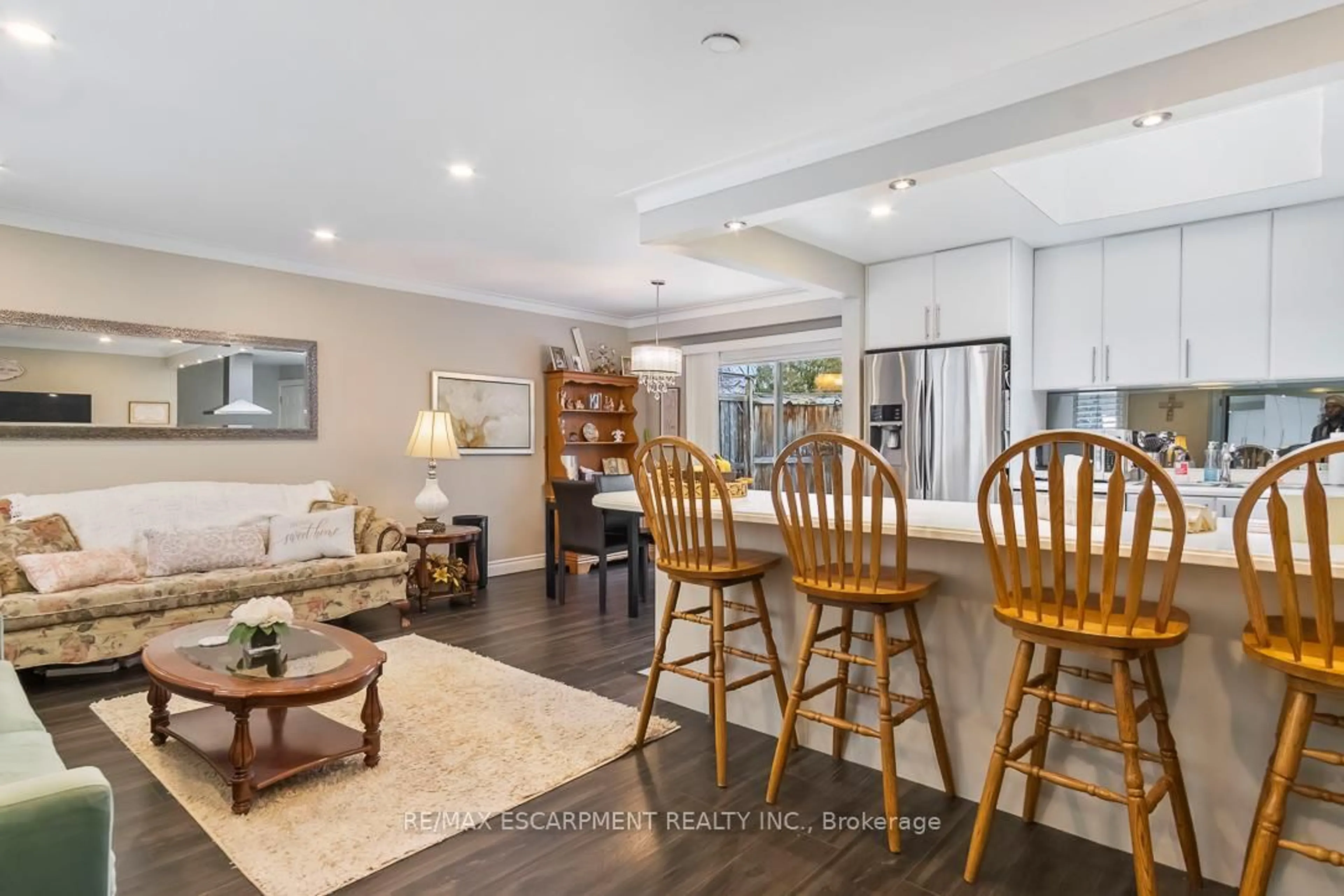 Open concept kitchen, unknown for 177 Woodhaven Park Dr, Oakville Ontario L6L 4K4